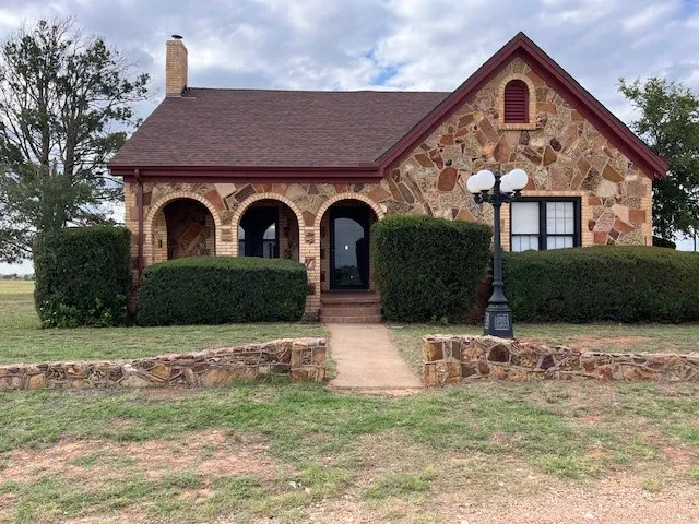 Single Family Residence For Sale in Fisher County , 1163 State Highway 70 N, Rotan, Texas 79546, 4 Bedroom, 3 Bathroom, 2 Garage spaces, 3,101 Sqft, built in 1940, mls#21303886, Real Estate Agent in Rotan, Homes For Sale in Fisher county, Homes For Sale in Rotan, Realtor in Rotan Texas, Real Estate Brokerage Independent Realty Texas, Luminita Cordes Realtor