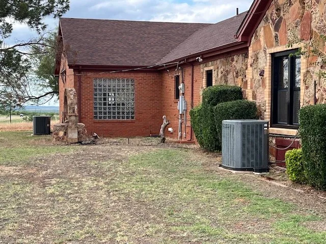 2 HVAC units - zoned
