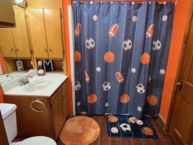 private bathroom in Bedroom 2