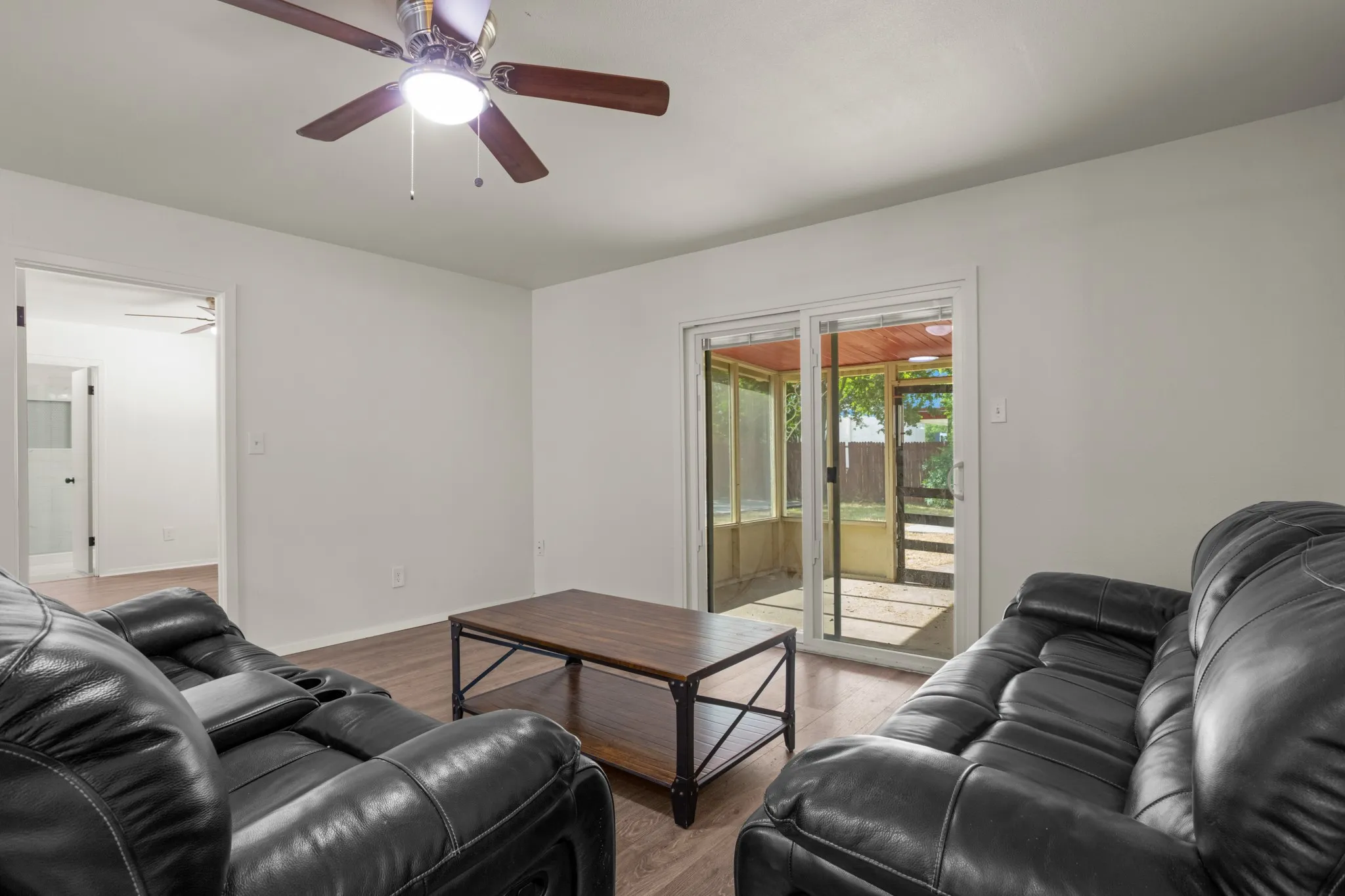Single Family Residence For Sale in Denton County , 1820 Emery Street, Denton, Texas 76201, 4 Bedroom, 2 Bathroom, Garage spaces, 1,464 Sqft, built in 1964, mls#21301512, Real Estate Agent in Denton, Homes For Sale in Denton county, Homes For Sale in Denton, Realtor in Denton Texas, Real Estate Brokerage Independent Realty Texas, Luminita Cordes Realtor