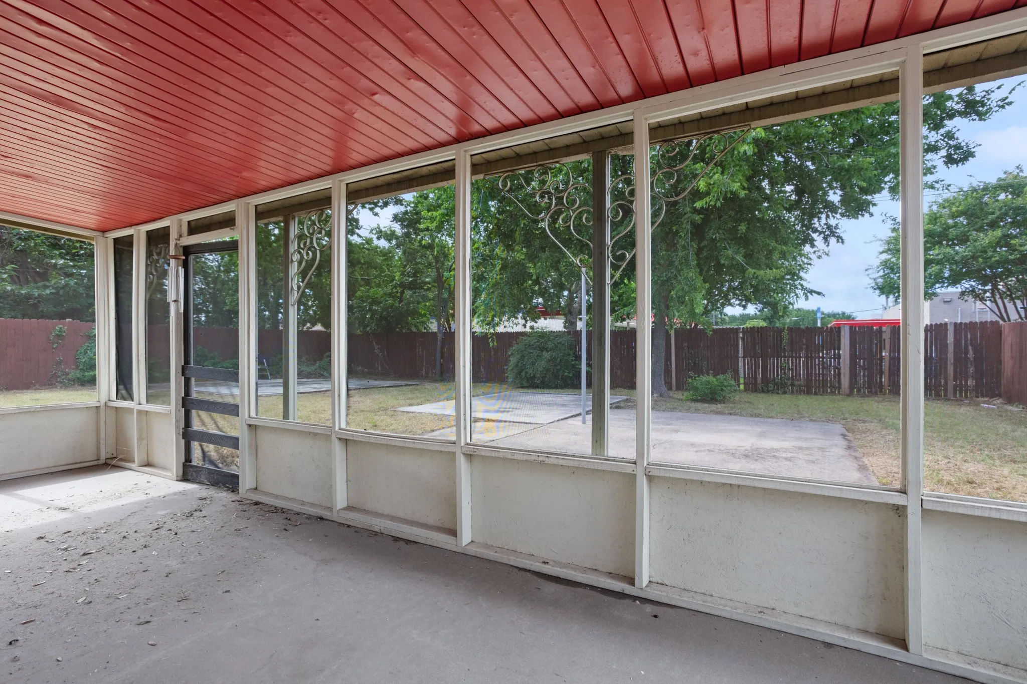 Single Family Residence For Sale in Denton County , 1820 Emery Street, Denton, Texas 76201, 4 Bedroom, 2 Bathroom, Garage spaces, 1,464 Sqft, built in 1964, mls#21301512, Real Estate Agent in Denton, Homes For Sale in Denton county, Homes For Sale in Denton, Realtor in Denton Texas, Real Estate Brokerage Independent Realty Texas, Luminita Cordes Realtor