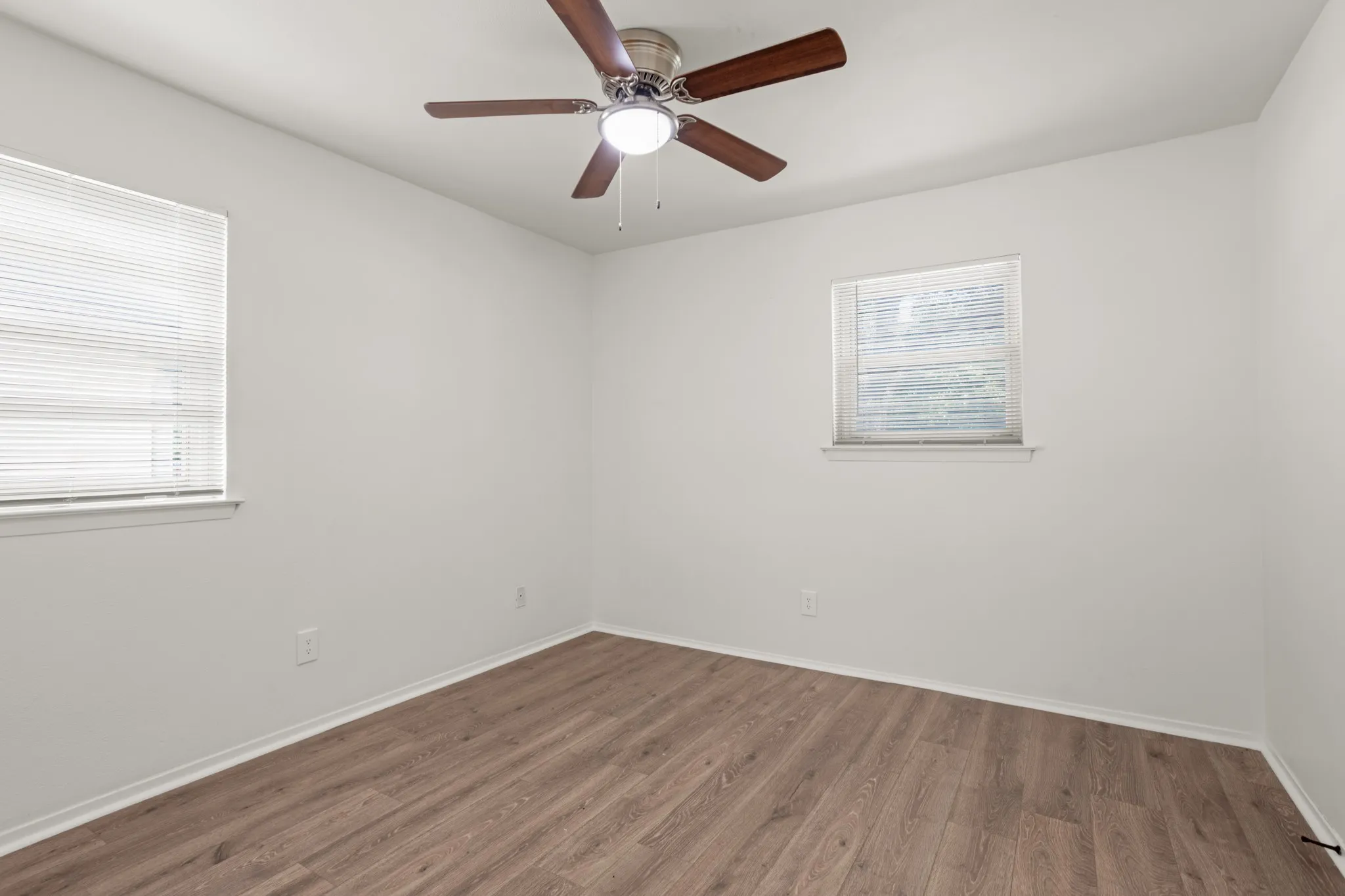 Single Family Residence For Sale in Denton County , 1820 Emery Street, Denton, Texas 76201, 4 Bedroom, 2 Bathroom, Garage spaces, 1,464 Sqft, built in 1964, mls#21301512, Real Estate Agent in Denton, Homes For Sale in Denton county, Homes For Sale in Denton, Realtor in Denton Texas, Real Estate Brokerage Independent Realty Texas, Luminita Cordes Realtor