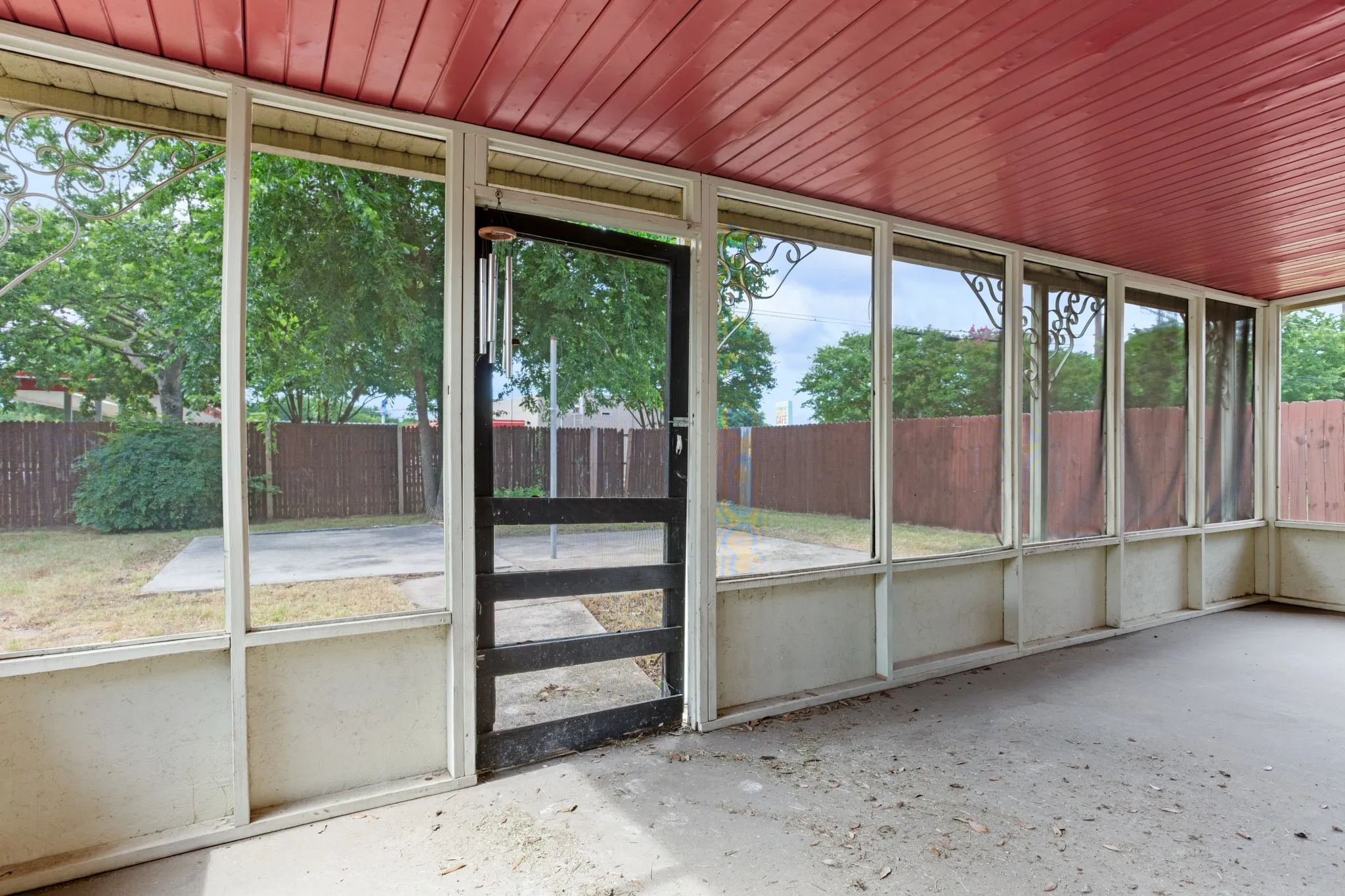 Single Family Residence For Sale in Denton County , 1820 Emery Street, Denton, Texas 76201, 4 Bedroom, 2 Bathroom, Garage spaces, 1,464 Sqft, built in 1964, mls#21301512, Real Estate Agent in Denton, Homes For Sale in Denton county, Homes For Sale in Denton, Realtor in Denton Texas, Real Estate Brokerage Independent Realty Texas, Luminita Cordes Realtor