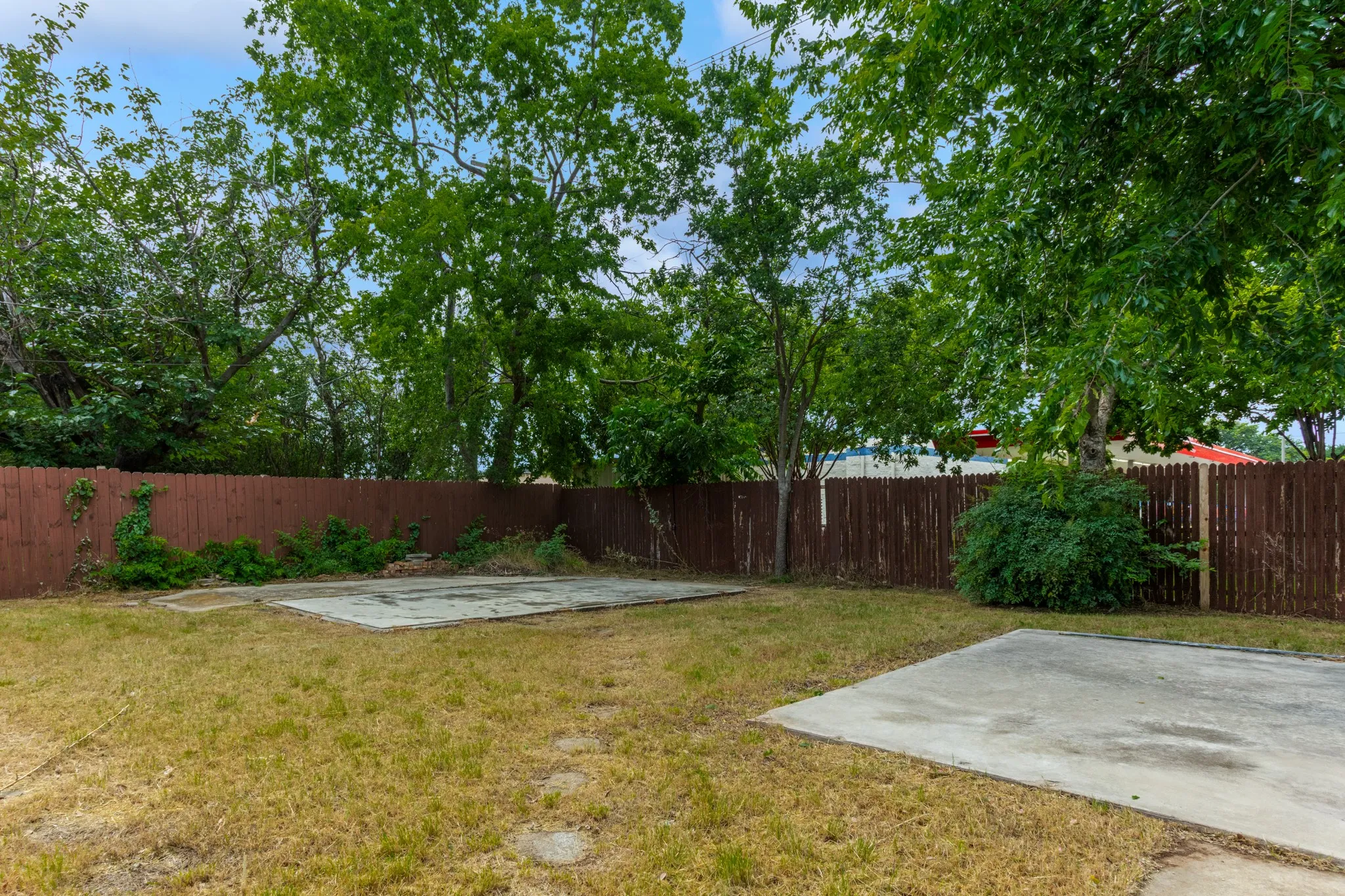 Single Family Residence For Sale in Denton County , 1820 Emery Street, Denton, Texas 76201, 4 Bedroom, 2 Bathroom, Garage spaces, 1,464 Sqft, built in 1964, mls#21301512, Real Estate Agent in Denton, Homes For Sale in Denton county, Homes For Sale in Denton, Realtor in Denton Texas, Real Estate Brokerage Independent Realty Texas, Luminita Cordes Realtor
