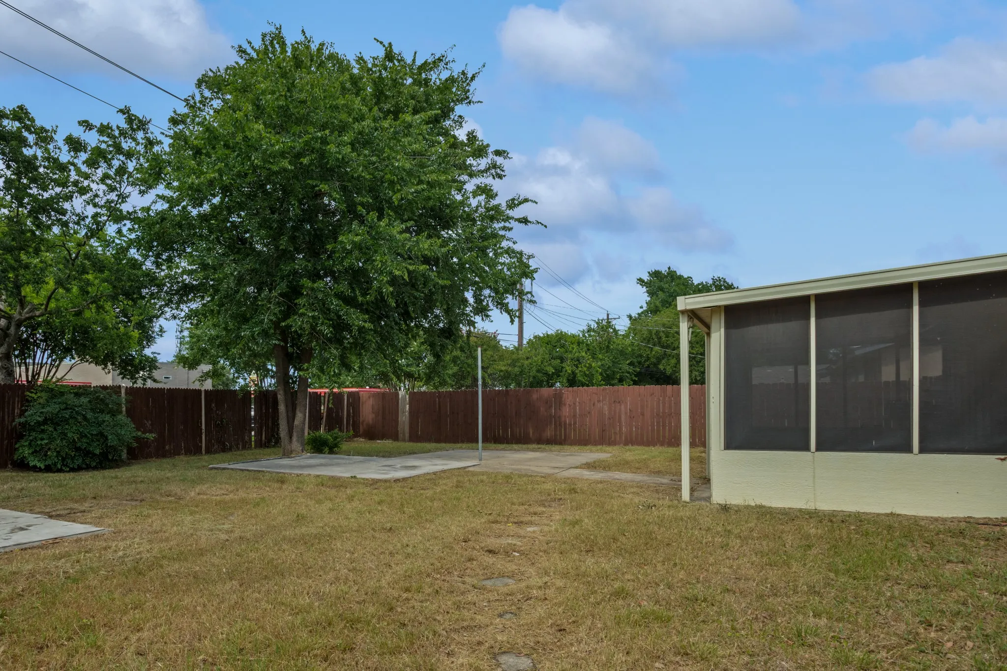 Single Family Residence For Sale in Denton County , 1820 Emery Street, Denton, Texas 76201, 4 Bedroom, 2 Bathroom, Garage spaces, 1,464 Sqft, built in 1964, mls#21301512, Real Estate Agent in Denton, Homes For Sale in Denton county, Homes For Sale in Denton, Realtor in Denton Texas, Real Estate Brokerage Independent Realty Texas, Luminita Cordes Realtor