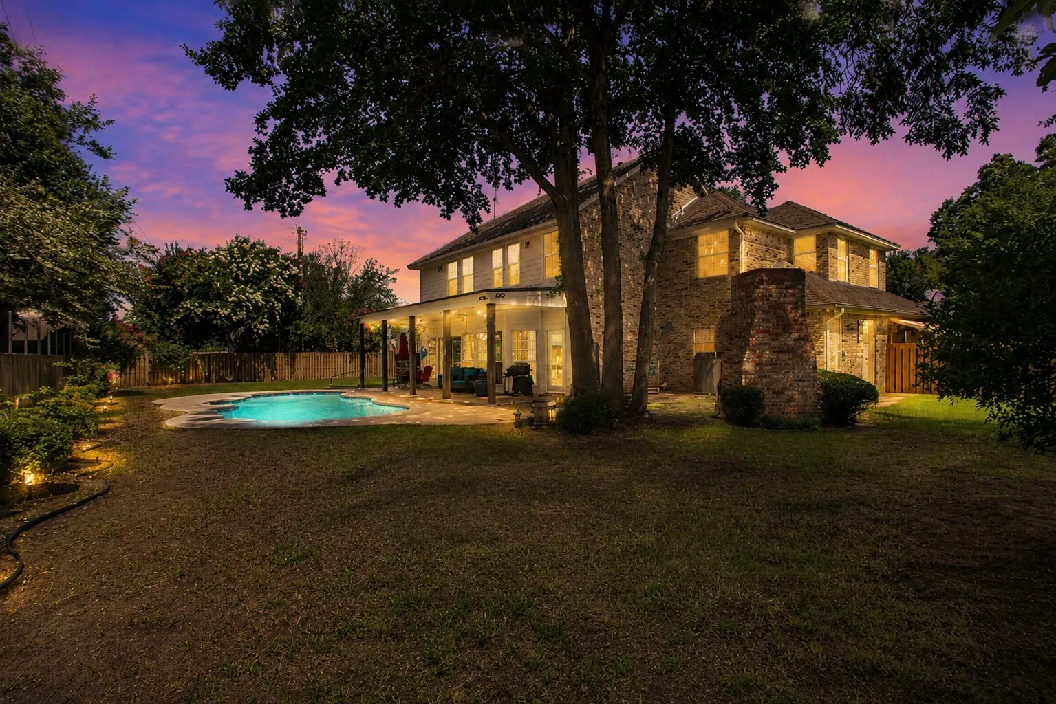 Single Family Residence For Sale in Fannin County , 820 Cedar Creek Circle, Bonham, Texas 75418, 3 Bedroom, 3 Bathroom, 2 Garage spaces, 3,538 Sqft, built in 1998, mls#21302808, Real Estate Agent in Bonham, Homes For Sale in Fannin county, Homes For Sale in Bonham, Realtor in Bonham Texas, Real Estate Brokerage Independent Realty Texas, Luminita Cordes Realtor