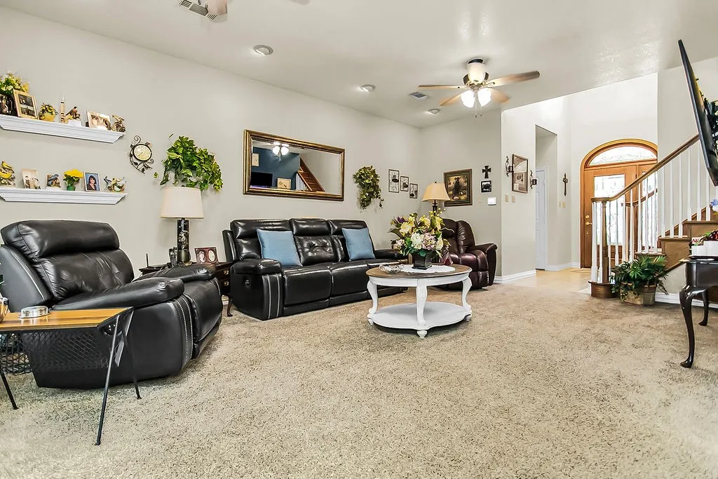 Single Family Residence For Sale in Fannin County , 820 Cedar Creek Circle, Bonham, Texas 75418, 3 Bedroom, 3 Bathroom, 2 Garage spaces, 3,538 Sqft, built in 1998, mls#21302808, Real Estate Agent in Bonham, Homes For Sale in Fannin county, Homes For Sale in Bonham, Realtor in Bonham Texas, Real Estate Brokerage Independent Realty Texas, Luminita Cordes Realtor