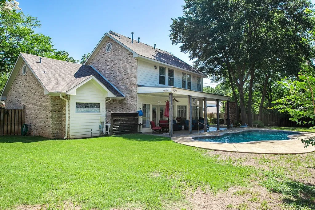 Single Family Residence For Sale in Fannin County , 820 Cedar Creek Circle, Bonham, Texas 75418, 3 Bedroom, 3 Bathroom, 2 Garage spaces, 3,538 Sqft, built in 1998, mls#21302808, Real Estate Agent in Bonham, Homes For Sale in Fannin county, Homes For Sale in Bonham, Realtor in Bonham Texas, Real Estate Brokerage Independent Realty Texas, Luminita Cordes Realtor