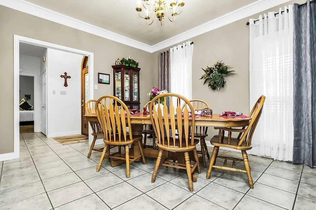 Single Family Residence For Sale in Fannin County , 820 Cedar Creek Circle, Bonham, Texas 75418, 3 Bedroom, 3 Bathroom, 2 Garage spaces, 3,538 Sqft, built in 1998, mls#21302808, Real Estate Agent in Bonham, Homes For Sale in Fannin county, Homes For Sale in Bonham, Realtor in Bonham Texas, Real Estate Brokerage Independent Realty Texas, Luminita Cordes Realtor