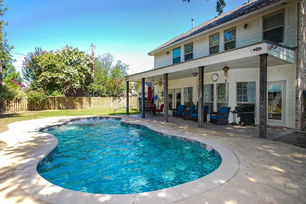 Single Family Residence For Sale in Fannin County , 820 Cedar Creek Circle, Bonham, Texas 75418, 3 Bedroom, 3 Bathroom, 2 Garage spaces, 3,538 Sqft, built in 1998, mls#21302808, Real Estate Agent in Bonham, Homes For Sale in Fannin county, Homes For Sale in Bonham, Realtor in Bonham Texas, Real Estate Brokerage Independent Realty Texas, Luminita Cordes Realtor