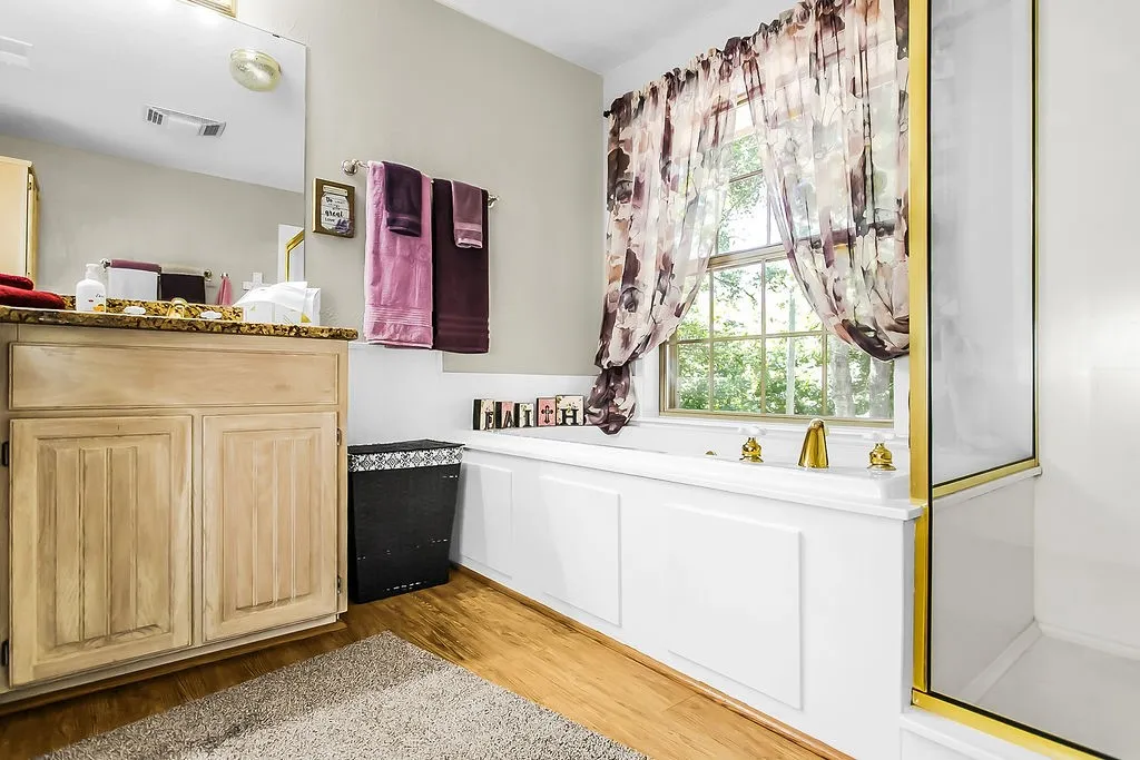 Single Family Residence For Sale in Fannin County , 820 Cedar Creek Circle, Bonham, Texas 75418, 3 Bedroom, 3 Bathroom, 2 Garage spaces, 3,538 Sqft, built in 1998, mls#21302808, Real Estate Agent in Bonham, Homes For Sale in Fannin county, Homes For Sale in Bonham, Realtor in Bonham Texas, Real Estate Brokerage Independent Realty Texas, Luminita Cordes Realtor