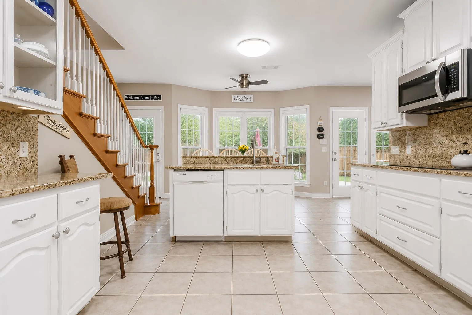 Single Family Residence For Sale in Fannin County , 820 Cedar Creek Circle, Bonham, Texas 75418, 3 Bedroom, 3 Bathroom, 2 Garage spaces, 3,538 Sqft, built in 1998, mls#21302808, Real Estate Agent in Bonham, Homes For Sale in Fannin county, Homes For Sale in Bonham, Realtor in Bonham Texas, Real Estate Brokerage Independent Realty Texas, Luminita Cordes Realtor