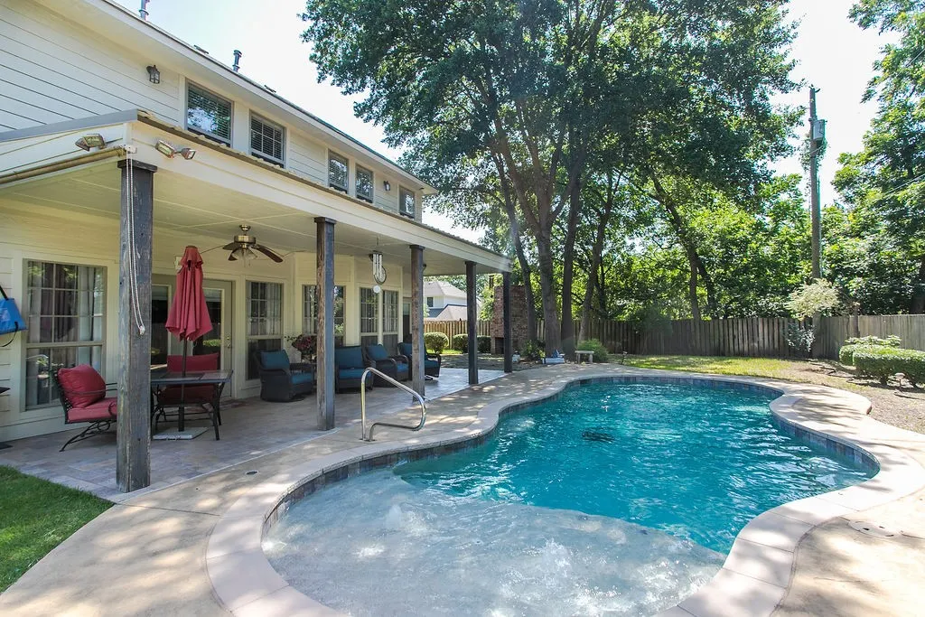 Single Family Residence For Sale in Fannin County , 820 Cedar Creek Circle, Bonham, Texas 75418, 3 Bedroom, 3 Bathroom, 2 Garage spaces, 3,538 Sqft, built in 1998, mls#21302808, Real Estate Agent in Bonham, Homes For Sale in Fannin county, Homes For Sale in Bonham, Realtor in Bonham Texas, Real Estate Brokerage Independent Realty Texas, Luminita Cordes Realtor