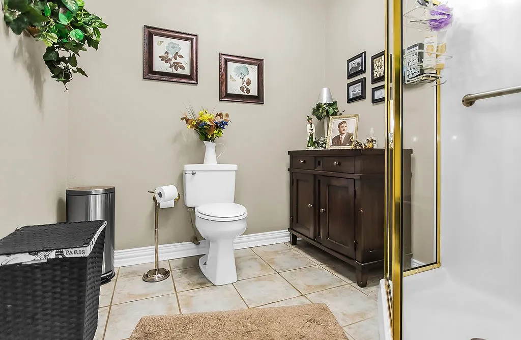 Single Family Residence For Sale in Fannin County , 820 Cedar Creek Circle, Bonham, Texas 75418, 3 Bedroom, 3 Bathroom, 2 Garage spaces, 3,538 Sqft, built in 1998, mls#21302808, Real Estate Agent in Bonham, Homes For Sale in Fannin county, Homes For Sale in Bonham, Realtor in Bonham Texas, Real Estate Brokerage Independent Realty Texas, Luminita Cordes Realtor