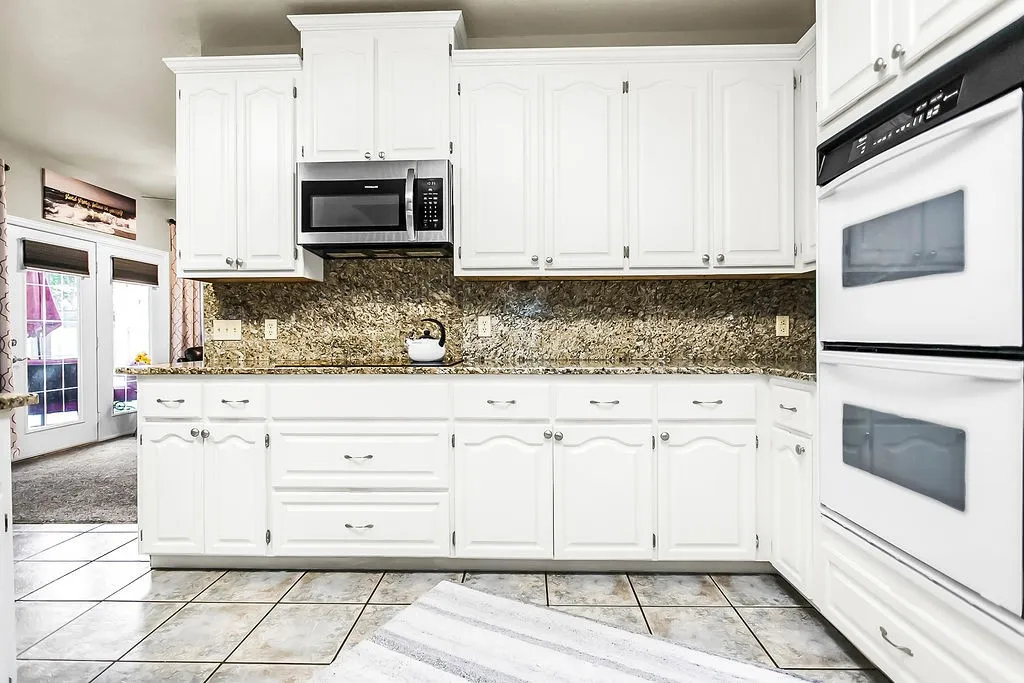 Single Family Residence For Sale in Fannin County , 820 Cedar Creek Circle, Bonham, Texas 75418, 3 Bedroom, 3 Bathroom, 2 Garage spaces, 3,538 Sqft, built in 1998, mls#21302808, Real Estate Agent in Bonham, Homes For Sale in Fannin county, Homes For Sale in Bonham, Realtor in Bonham Texas, Real Estate Brokerage Independent Realty Texas, Luminita Cordes Realtor