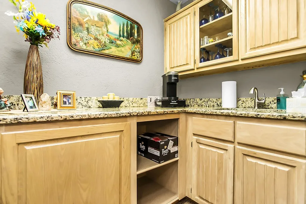 Single Family Residence For Sale in Fannin County , 820 Cedar Creek Circle, Bonham, Texas 75418, 3 Bedroom, 3 Bathroom, 2 Garage spaces, 3,538 Sqft, built in 1998, mls#21302808, Real Estate Agent in Bonham, Homes For Sale in Fannin county, Homes For Sale in Bonham, Realtor in Bonham Texas, Real Estate Brokerage Independent Realty Texas, Luminita Cordes Realtor