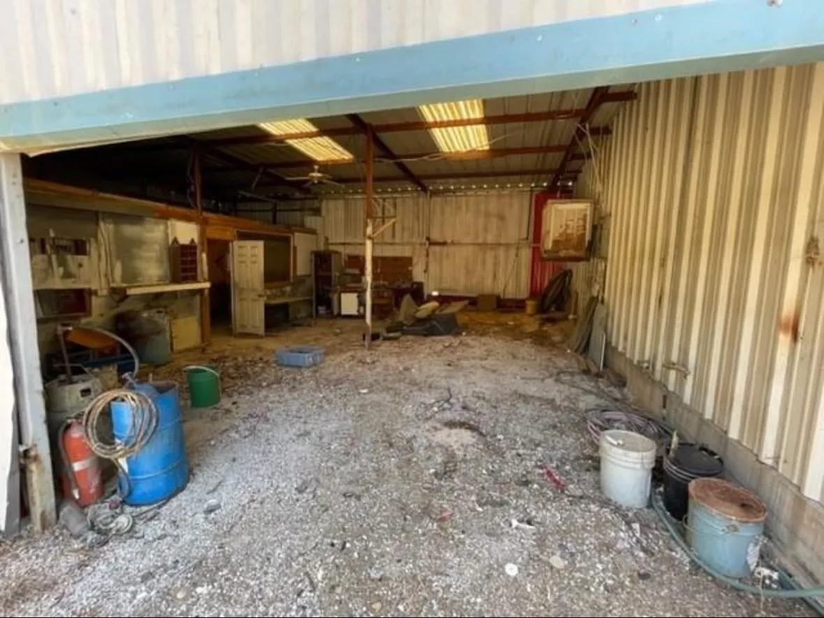 Single Family Residence For Sale in Wise County , 312 Alexander Lane, Bridgeport, Texas 76426, 2 Bedrooms, 1 Bathroom, 4 Garage spaces, 1,200 Sqft, built in 1960, Price $150,000, mls#21303951, Real Estate Agent in Bridgeport, Homes For Sale in Wise county, Homes For Sale in Bridgeport, Realtor in Bridgeport Texas, Real Estate Brokerage Independent Realty Texas, Luminita Cordes Realtor
