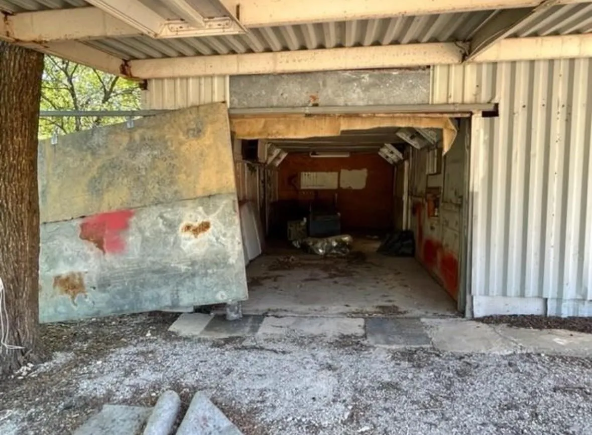 Single Family Residence For Sale in Wise County , 312 Alexander Lane, Bridgeport, Texas 76426, 2 Bedrooms, 1 Bathroom, 4 Garage spaces, 1,200 Sqft, built in 1960, Price $150,000, mls#21303951, Real Estate Agent in Bridgeport, Homes For Sale in Wise county, Homes For Sale in Bridgeport, Realtor in Bridgeport Texas, Real Estate Brokerage Independent Realty Texas, Luminita Cordes Realtor