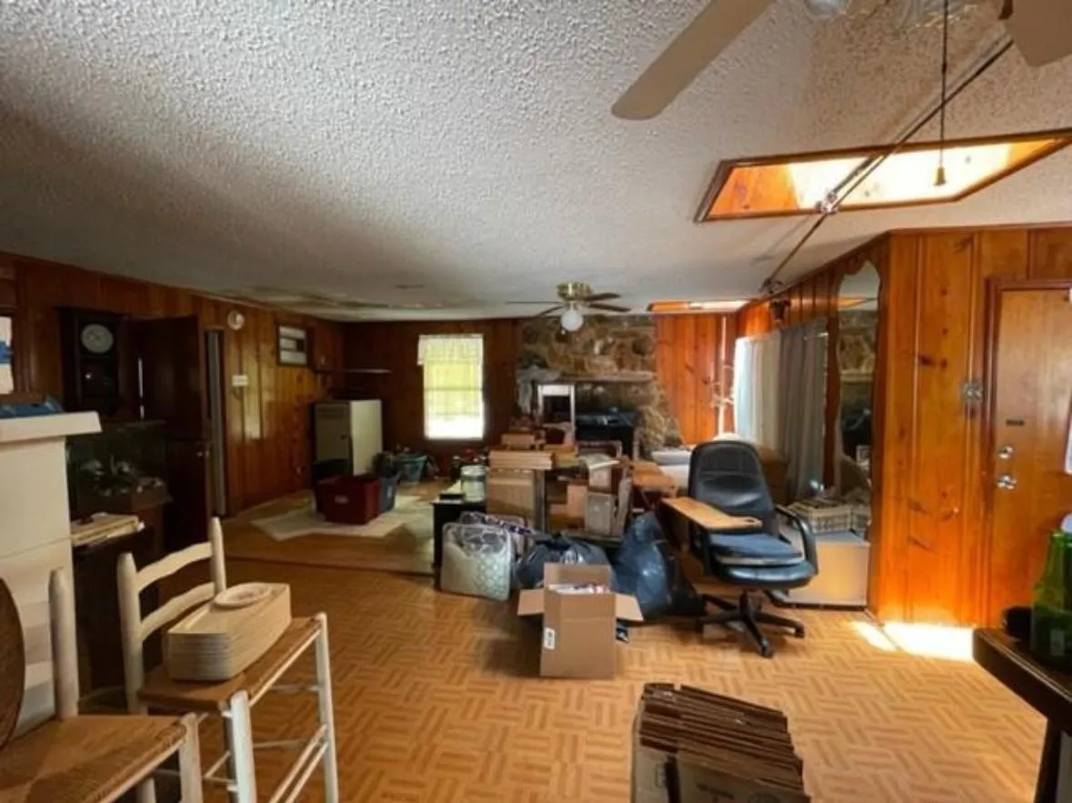 Single Family Residence For Sale in Wise County , 312 Alexander Lane, Bridgeport, Texas 76426, 2 Bedrooms, 1 Bathroom, 4 Garage spaces, 1,200 Sqft, built in 1960, Price $150,000, mls#21303951, Real Estate Agent in Bridgeport, Homes For Sale in Wise county, Homes For Sale in Bridgeport, Realtor in Bridgeport Texas, Real Estate Brokerage Independent Realty Texas, Luminita Cordes Realtor