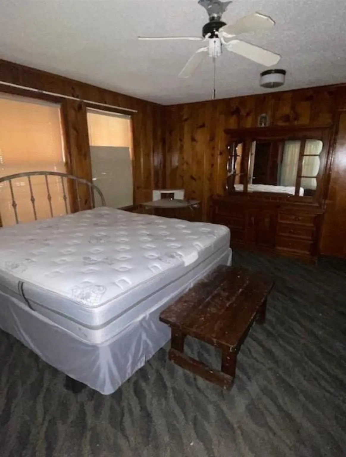 Single Family Residence For Sale in Wise County , 312 Alexander Lane, Bridgeport, Texas 76426, 2 Bedrooms, 1 Bathroom, 4 Garage spaces, 1,200 Sqft, built in 1960, Price $150,000, mls#21303951, Real Estate Agent in Bridgeport, Homes For Sale in Wise county, Homes For Sale in Bridgeport, Realtor in Bridgeport Texas, Real Estate Brokerage Independent Realty Texas, Luminita Cordes Realtor