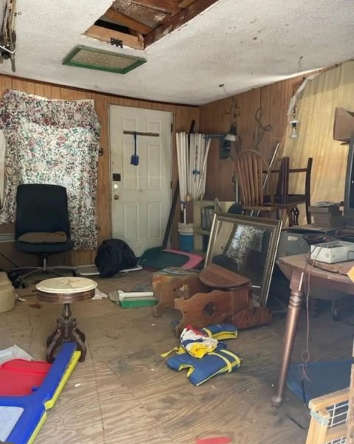 Single Family Residence For Sale in Wise County , 312 Alexander Lane, Bridgeport, Texas 76426, 2 Bedrooms, 1 Bathroom, 4 Garage spaces, 1,200 Sqft, built in 1960, Price $150,000, mls#21303951, Real Estate Agent in Bridgeport, Homes For Sale in Wise county, Homes For Sale in Bridgeport, Realtor in Bridgeport Texas, Real Estate Brokerage Independent Realty Texas, Luminita Cordes Realtor