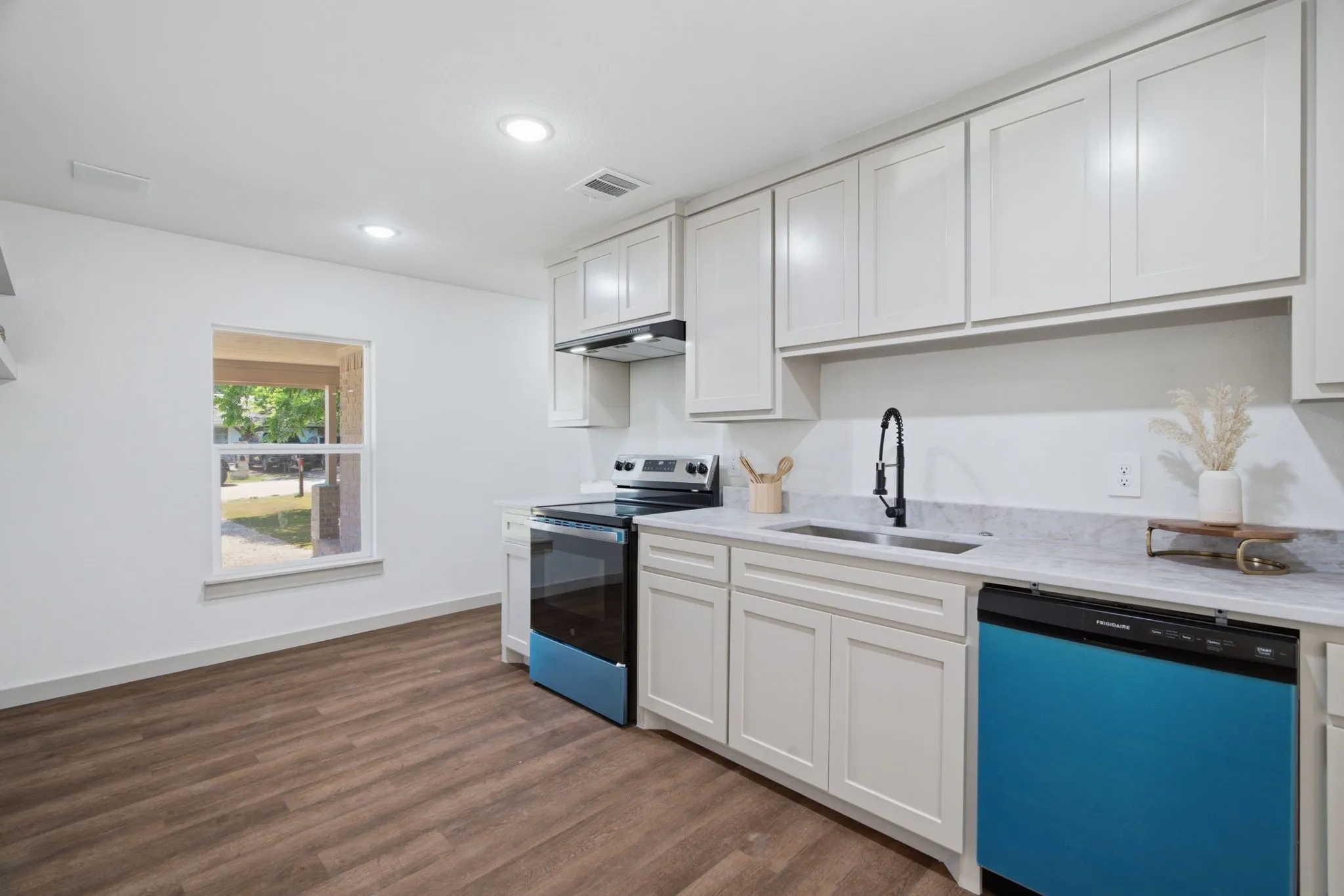 Single Family Residence For Sale in Tarrant County , 5610 Calloway Street, Sansom Park, Texas 76114, 3 Bedroom, 1 Bathroom, Garage spaces, 1,080 Sqft, built in 1952, mls#21303958, Real Estate Agent in Sansom Park, Homes For Sale in Tarrant county, Homes For Sale in Sansom Park, Realtor in Sansom Park Texas, Real Estate Brokerage Independent Realty Texas, Luminita Cordes Realtor