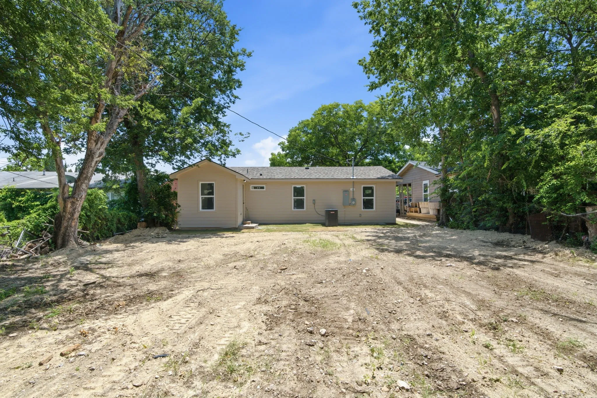 Single Family Residence For Sale in Tarrant County , 5610 Calloway Street, Sansom Park, Texas 76114, 3 Bedroom, 1 Bathroom, Garage spaces, 1,080 Sqft, built in 1952, mls#21303958, Real Estate Agent in Sansom Park, Homes For Sale in Tarrant county, Homes For Sale in Sansom Park, Realtor in Sansom Park Texas, Real Estate Brokerage Independent Realty Texas, Luminita Cordes Realtor