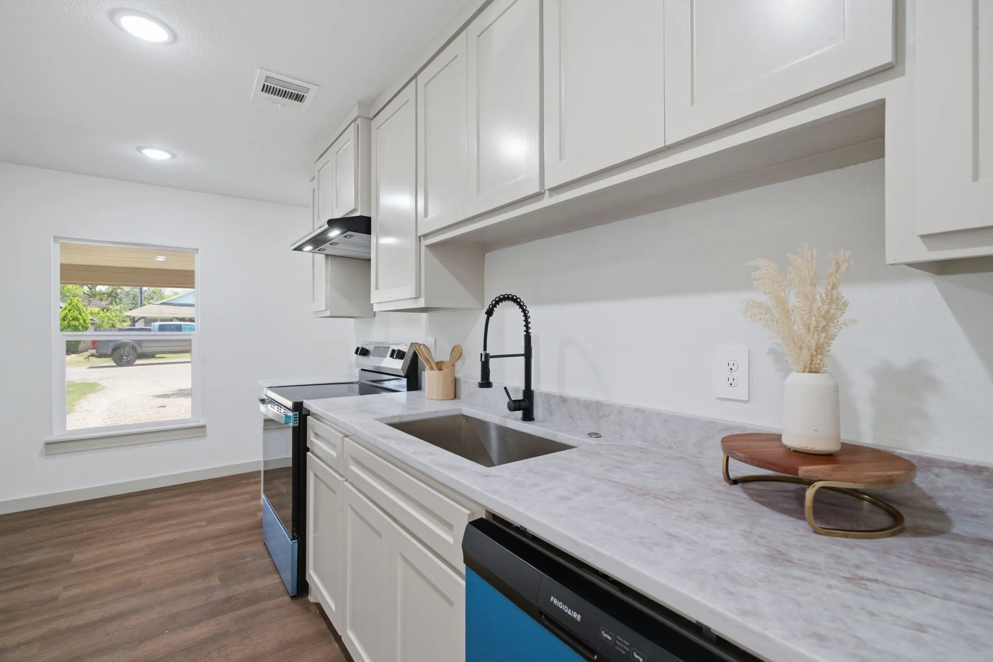 Single Family Residence For Sale in Tarrant County , 5610 Calloway Street, Sansom Park, Texas 76114, 3 Bedroom, 1 Bathroom, Garage spaces, 1,080 Sqft, built in 1952, mls#21303958, Real Estate Agent in Sansom Park, Homes For Sale in Tarrant county, Homes For Sale in Sansom Park, Realtor in Sansom Park Texas, Real Estate Brokerage Independent Realty Texas, Luminita Cordes Realtor