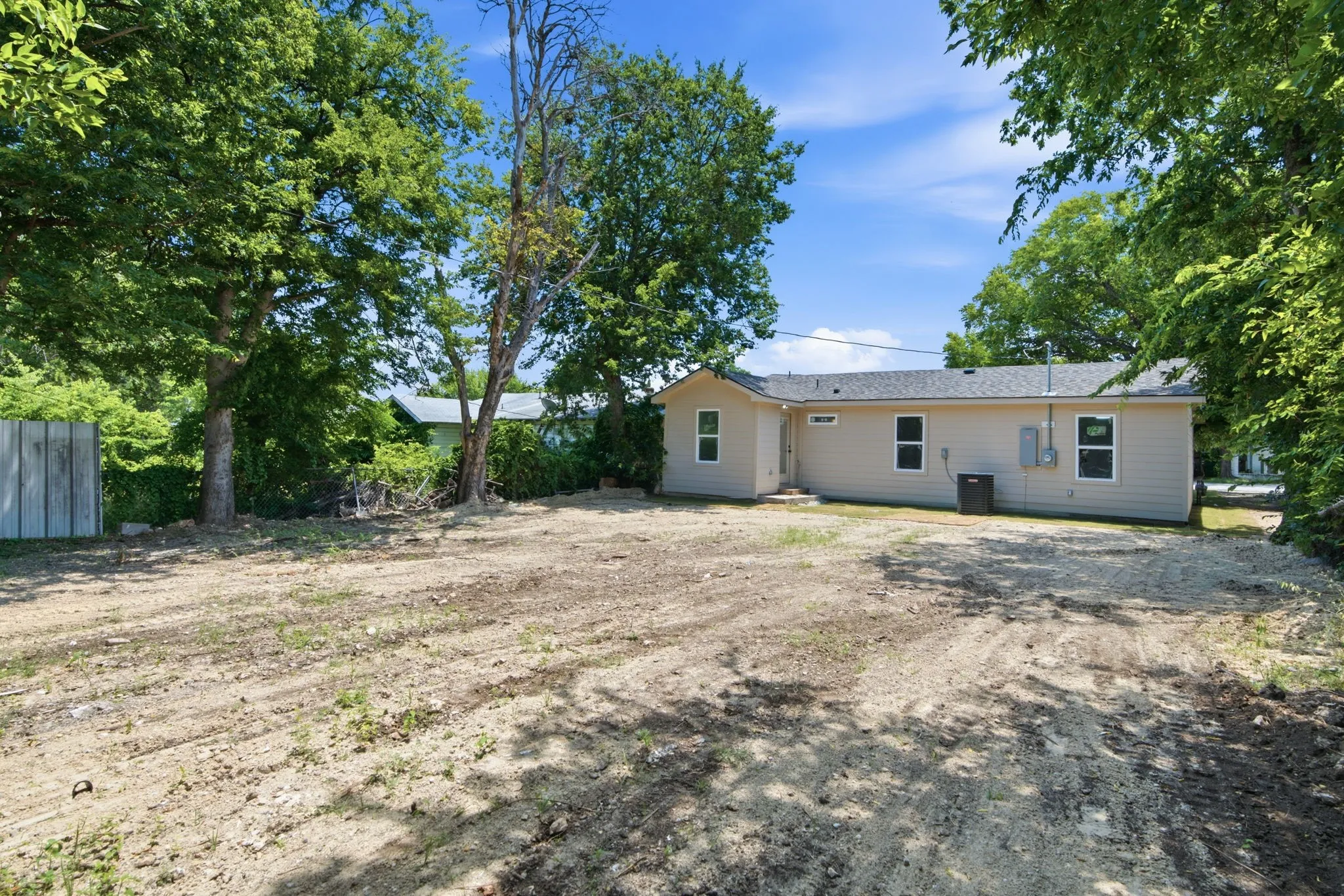 Single Family Residence For Sale in Tarrant County , 5610 Calloway Street, Sansom Park, Texas 76114, 3 Bedroom, 1 Bathroom, Garage spaces, 1,080 Sqft, built in 1952, mls#21303958, Real Estate Agent in Sansom Park, Homes For Sale in Tarrant county, Homes For Sale in Sansom Park, Realtor in Sansom Park Texas, Real Estate Brokerage Independent Realty Texas, Luminita Cordes Realtor