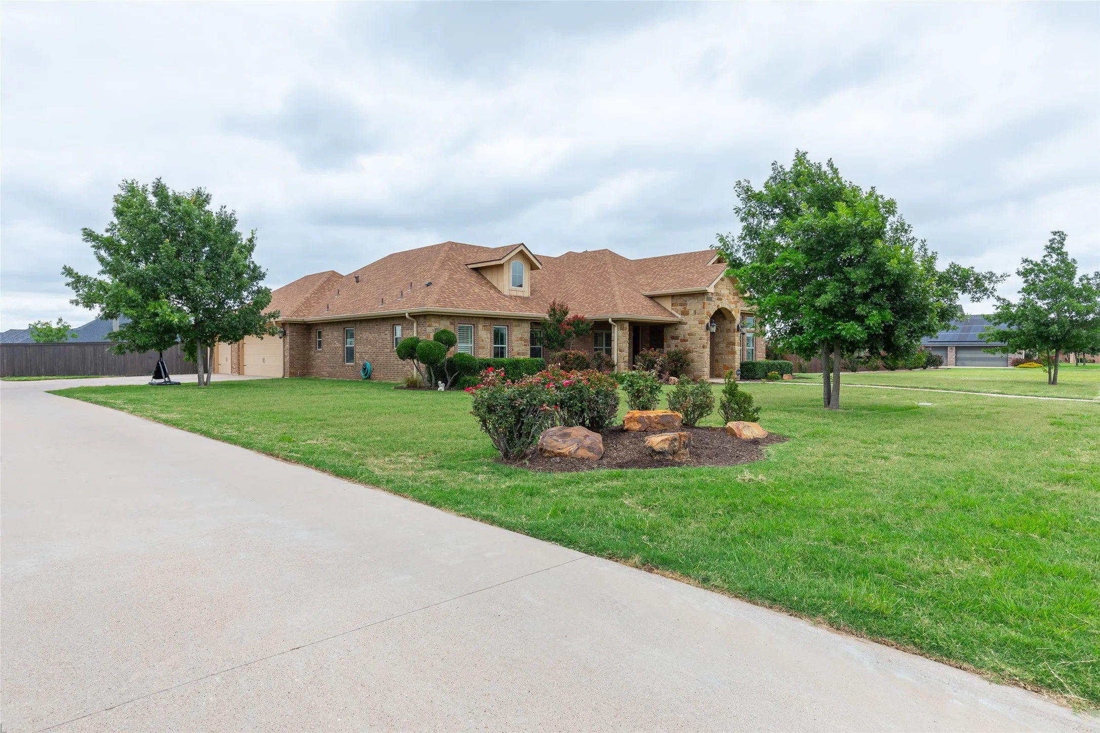 Single Family Residence For Sale in Taylor County , 110 Tierra Court, Abilene, Texas 79602, 4 Bedroom, 3 Bathroom, 3 Garage spaces, 2,723 Sqft, built in 2014, mls#21303959, Real Estate Agent in Abilene, Homes For Sale in Taylor county, Homes For Sale in Abilene, Realtor in Abilene Texas, Real Estate Brokerage Independent Realty Texas, Luminita Cordes Realtor