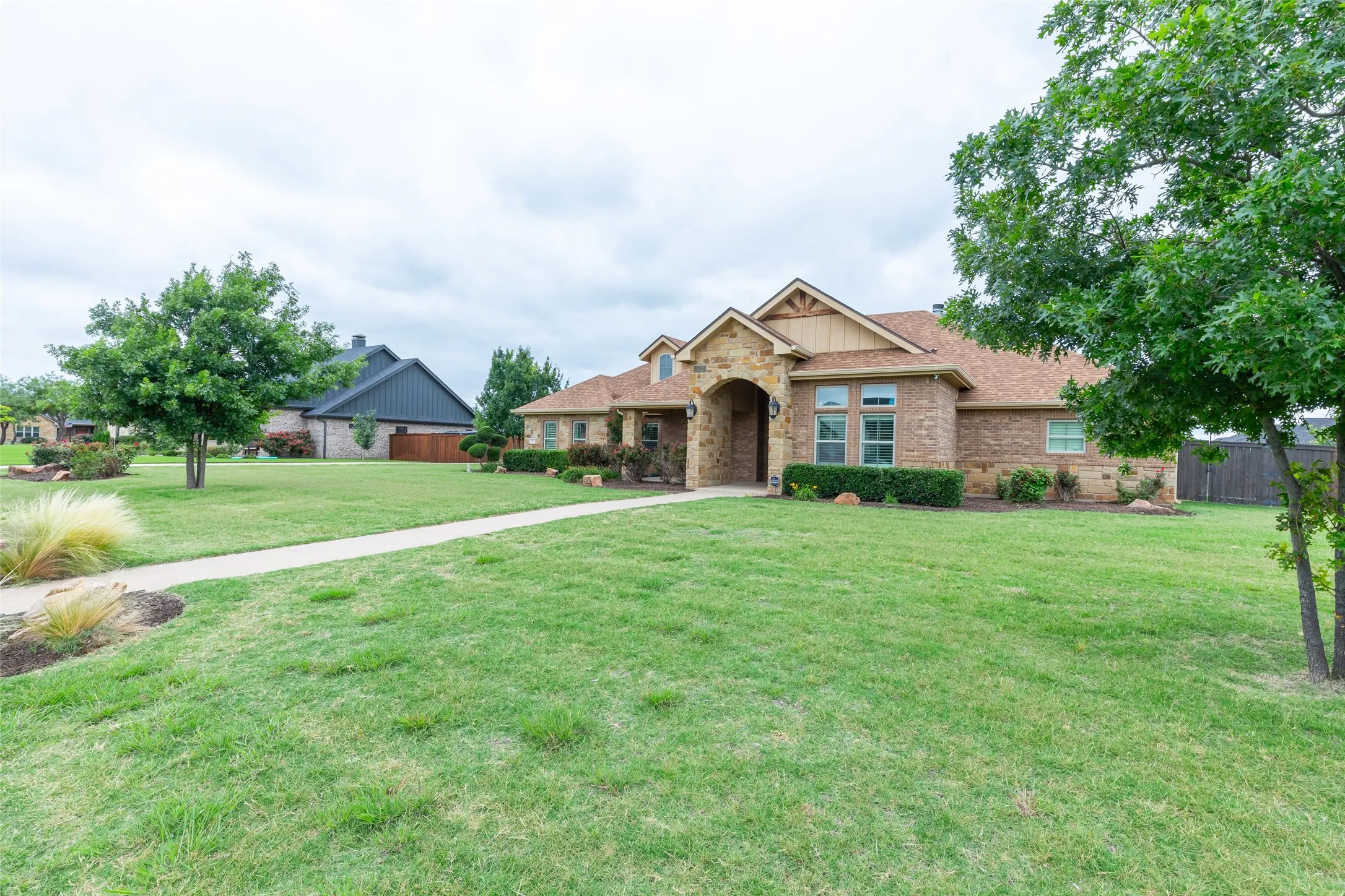 Single Family Residence For Sale in Taylor County , 110 Tierra Court, Abilene, Texas 79602, 4 Bedroom, 3 Bathroom, 3 Garage spaces, 2,723 Sqft, built in 2014, mls#21303959, Real Estate Agent in Abilene, Homes For Sale in Taylor county, Homes For Sale in Abilene, Realtor in Abilene Texas, Real Estate Brokerage Independent Realty Texas, Luminita Cordes Realtor