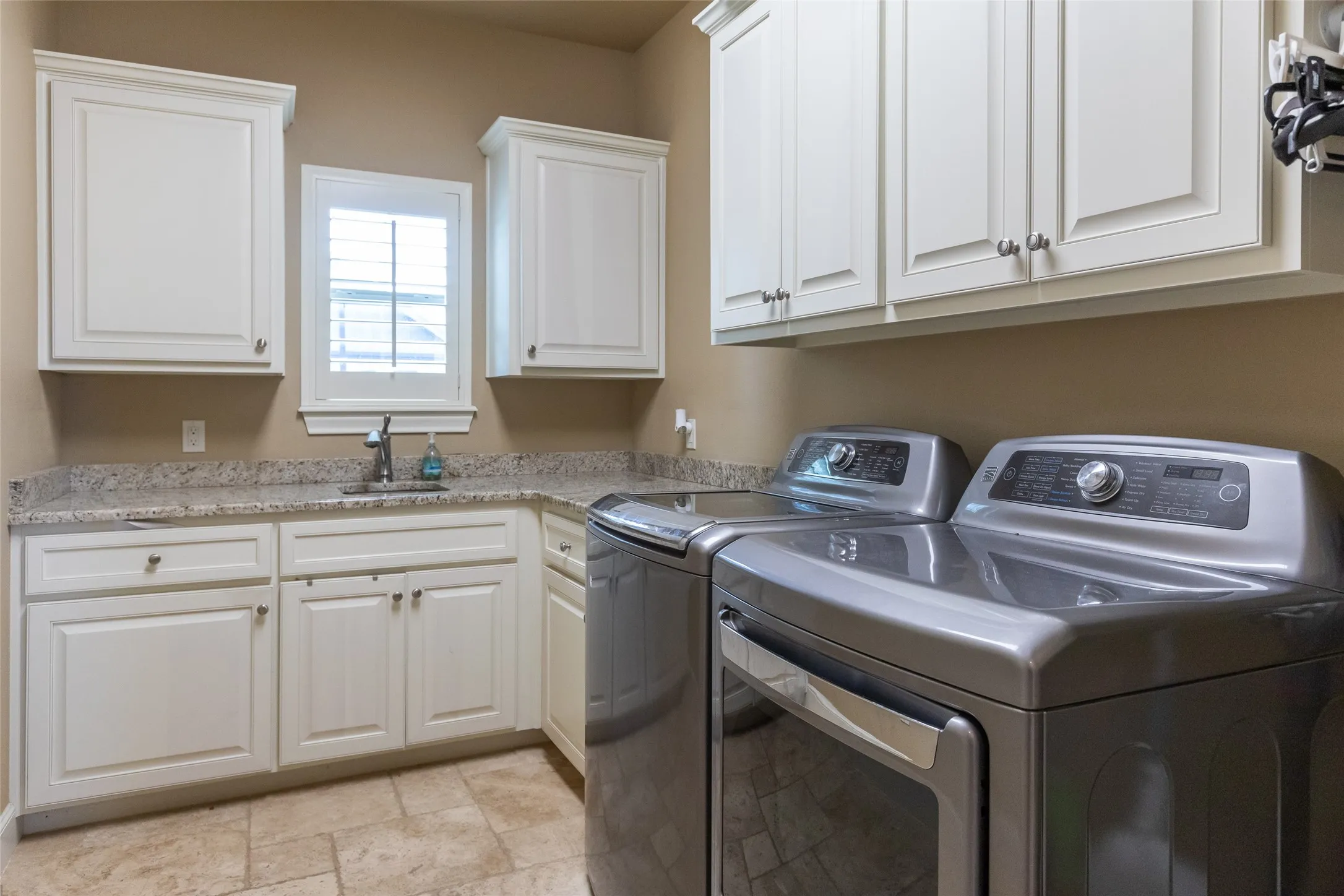Single Family Residence For Sale in Taylor County , 110 Tierra Court, Abilene, Texas 79602, 4 Bedroom, 3 Bathroom, 3 Garage spaces, 2,723 Sqft, built in 2014, mls#21303959, Real Estate Agent in Abilene, Homes For Sale in Taylor county, Homes For Sale in Abilene, Realtor in Abilene Texas, Real Estate Brokerage Independent Realty Texas, Luminita Cordes Realtor