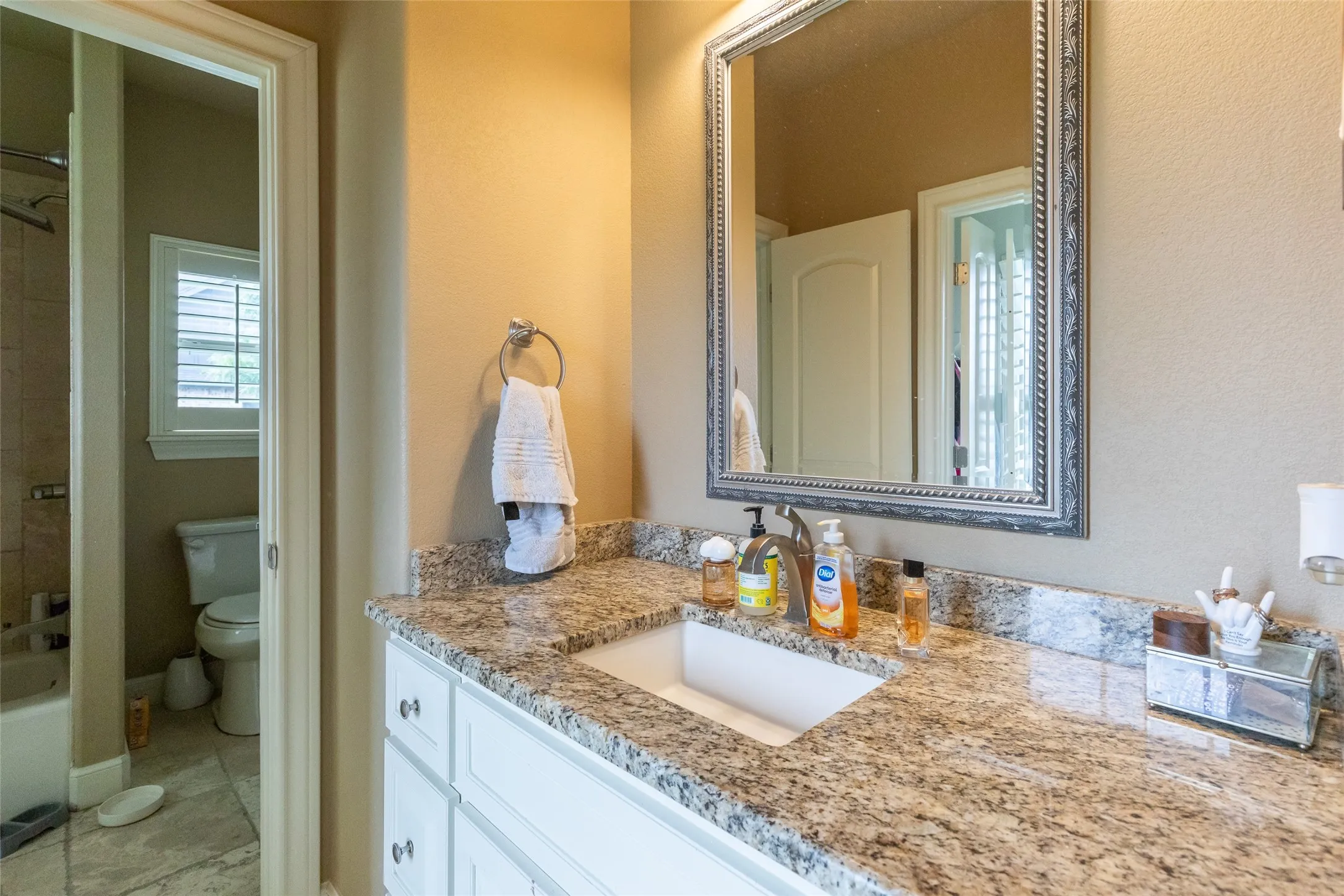 Single Family Residence For Sale in Taylor County , 110 Tierra Court, Abilene, Texas 79602, 4 Bedroom, 3 Bathroom, 3 Garage spaces, 2,723 Sqft, built in 2014, mls#21303959, Real Estate Agent in Abilene, Homes For Sale in Taylor county, Homes For Sale in Abilene, Realtor in Abilene Texas, Real Estate Brokerage Independent Realty Texas, Luminita Cordes Realtor