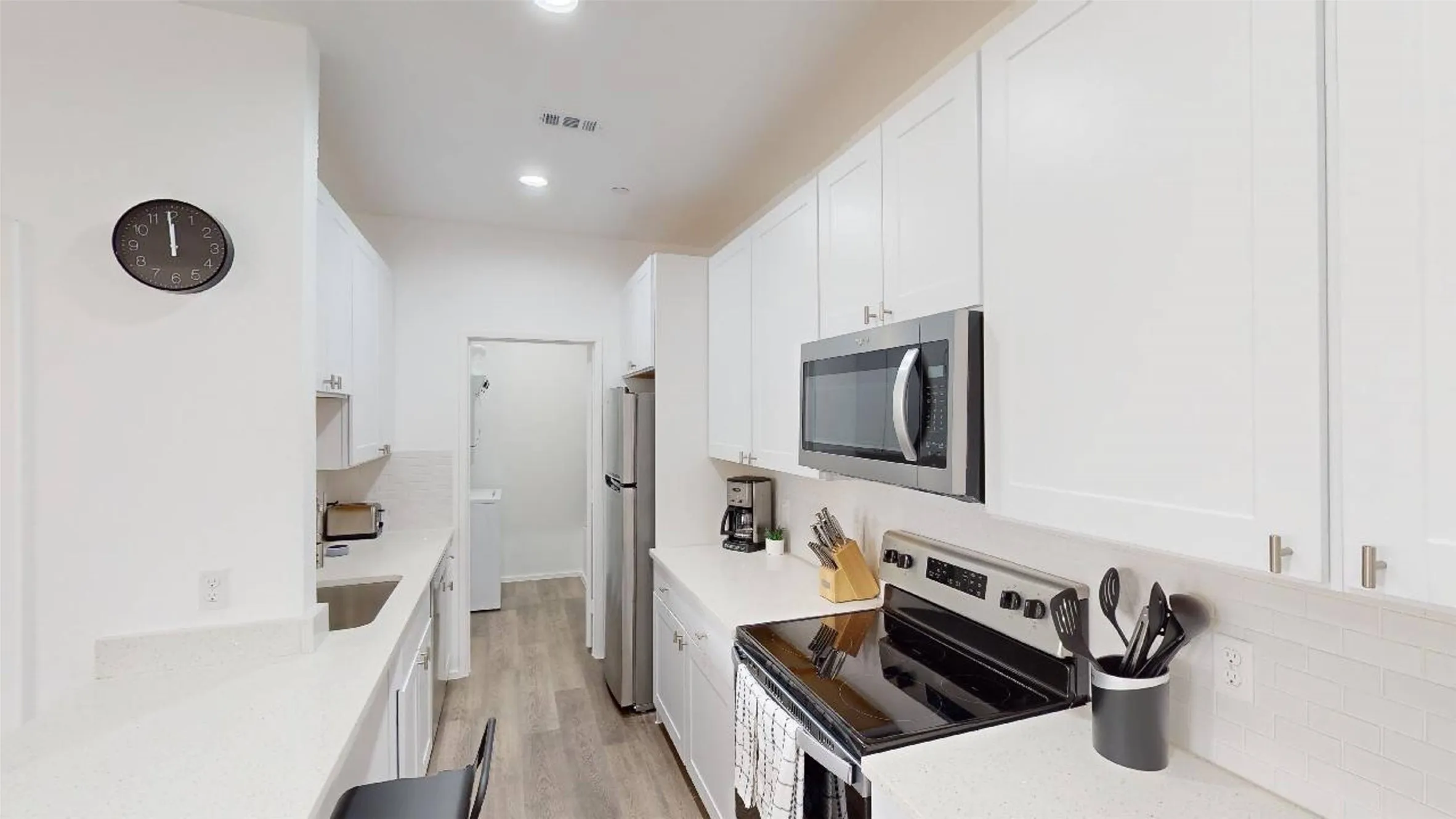 Apartment For Rent in Dallas County , 3235 Dallas Street 1207, Dallas, Texas 75210, 1 Bedroom, 1 Bathroom, 1 Garage spaces, 12,378 Sqft, built in 2023, mls#21303963, Real Estate Agent in Dallas, Homes For Rent in Dallas county, Homes For Rent in Dallas, Realtor in Dallas Texas, Real Estate Brokerage Independent Realty Texas, Luminita Cordes Realtor