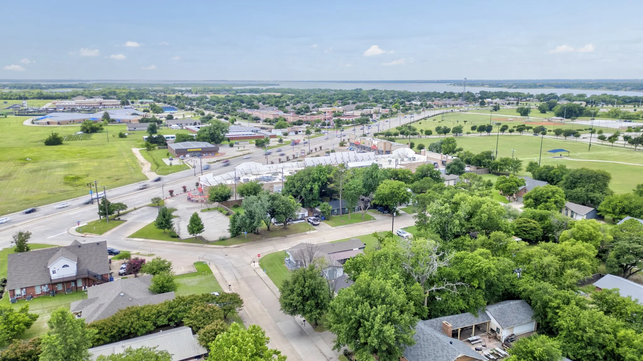 Single Family Residence For Sale in Denton County , 105 E Park Street, Little Elm, Texas 75068, 2 Bedroom, 1 Bathroom, 1 Garage spaces, 1,404 Sqft, built in 1956, mls#21296274, Real Estate Agent in Little Elm, Homes For Sale in Denton county, Homes For Sale in Little Elm, Realtor in Little Elm Texas, Real Estate Brokerage Independent Realty Texas, Luminita Cordes Realtor