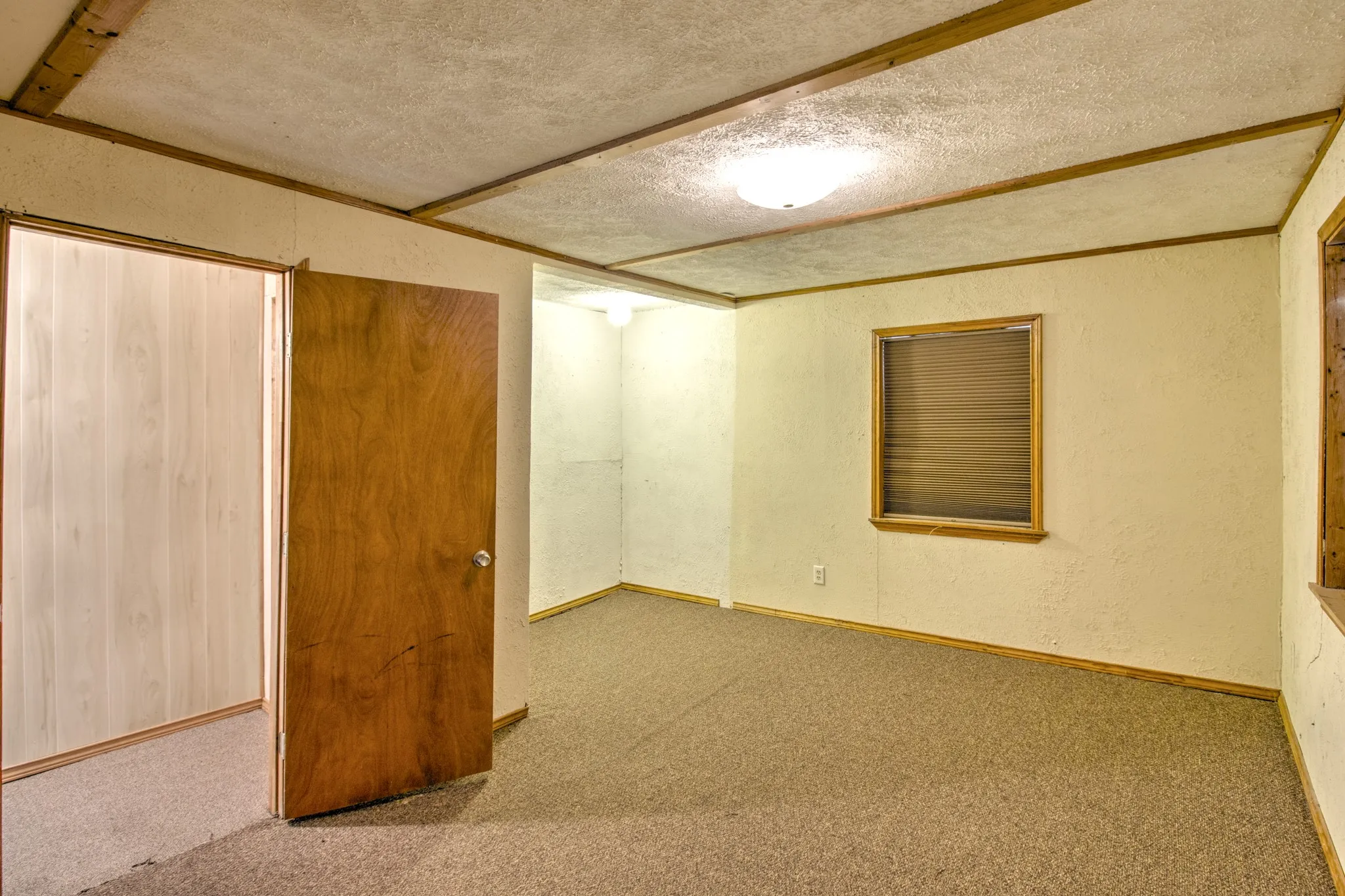 Single Family Residence For Sale in Denton County , 105 E Park Street, Little Elm, Texas 75068, 2 Bedroom, 1 Bathroom, 1 Garage spaces, 1,404 Sqft, built in 1956, mls#21296274, Real Estate Agent in Little Elm, Homes For Sale in Denton county, Homes For Sale in Little Elm, Realtor in Little Elm Texas, Real Estate Brokerage Independent Realty Texas, Luminita Cordes Realtor