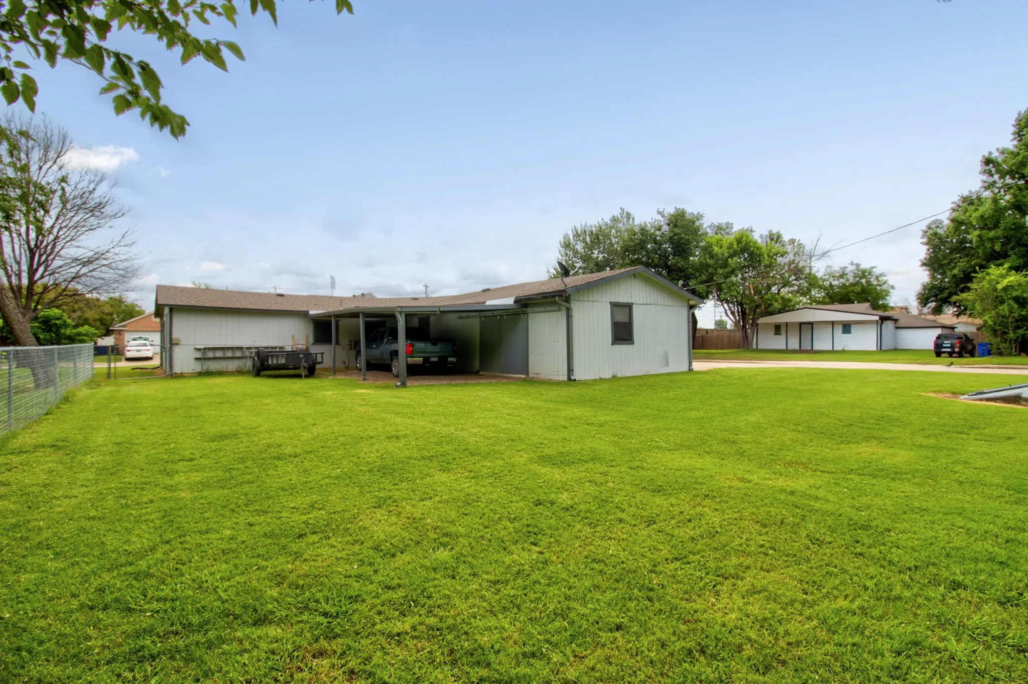 Single Family Residence For Sale in Denton County , 105 E Park Street, Little Elm, Texas 75068, 2 Bedroom, 1 Bathroom, 1 Garage spaces, 1,404 Sqft, built in 1956, mls#21296274, Real Estate Agent in Little Elm, Homes For Sale in Denton county, Homes For Sale in Little Elm, Realtor in Little Elm Texas, Real Estate Brokerage Independent Realty Texas, Luminita Cordes Realtor