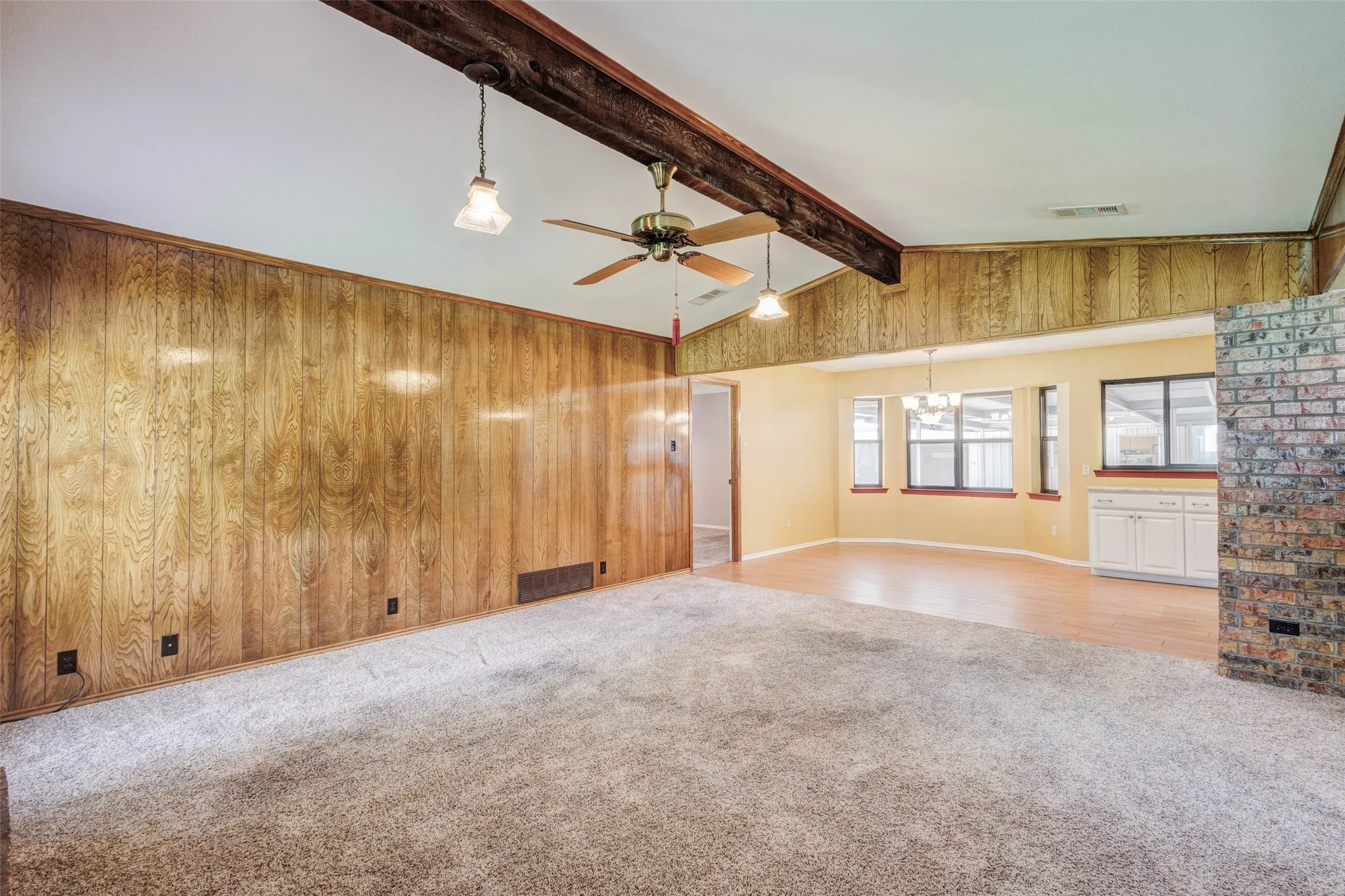 Single Family Residence For Sale in Collin County , 200 Westpark Drive N, Mc Kinney, Texas 75071, 3 Bedroom, 3 Bathroom, 3 Garage spaces, 1,831 Sqft, built in 1975, mls#21303883, Real Estate Agent in Mc Kinney, Homes For Sale in Collin county, Homes For Sale in Mc Kinney, Realtor in Mc Kinney Texas, Real Estate Brokerage Independent Realty Texas, Luminita Cordes Realtor