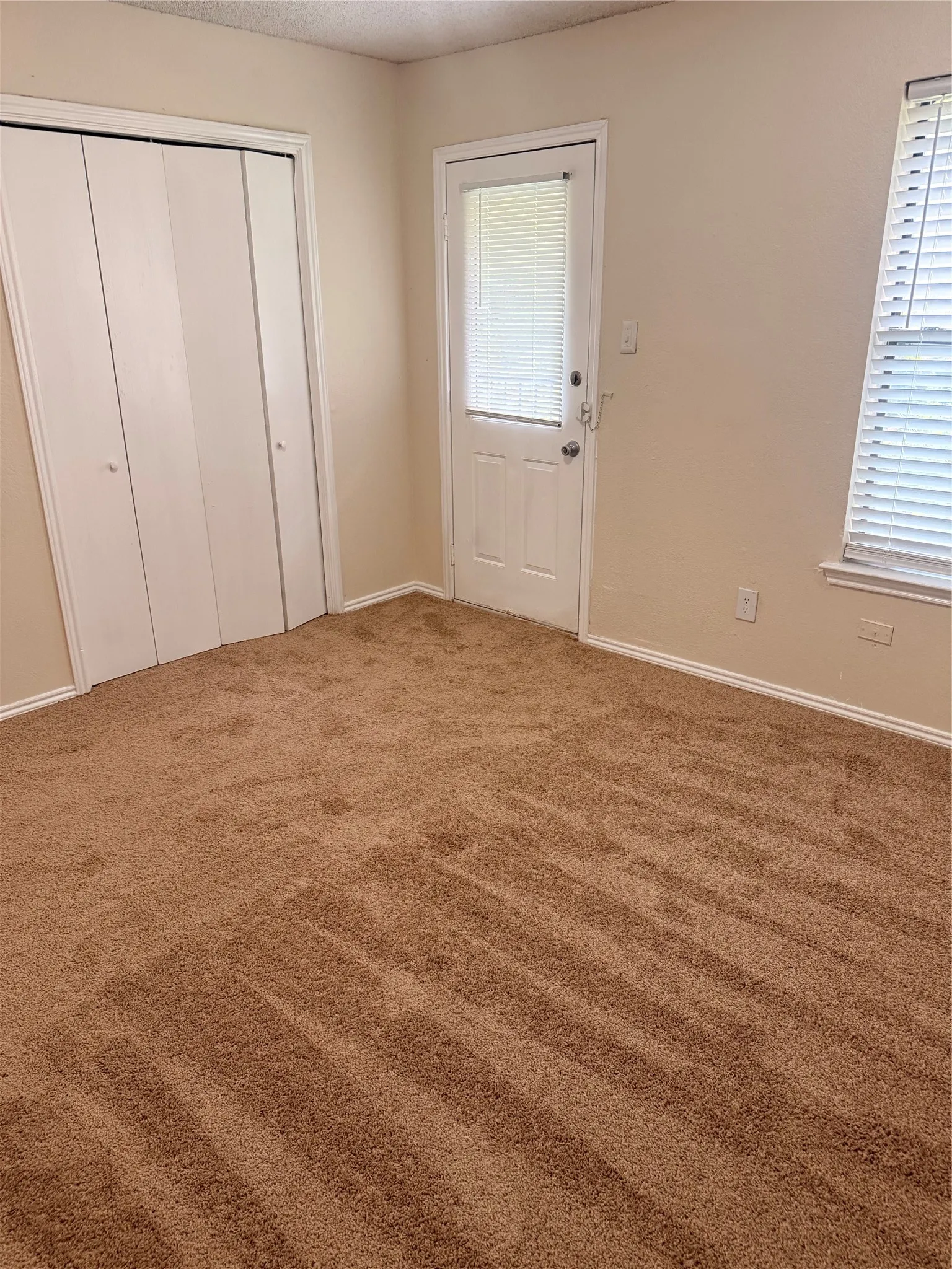 Duplex For Rent in Tarrant County , 6316 Woodmont Court, Fort Worth, Texas 76133, 2 Bedroom, 2 Bathroom, 1 Garage spaces, 1,124 Sqft, built in 1983, mls#21303993, Real Estate Agent in Fort Worth, Homes For Rent in Tarrant county, Homes For Rent in Fort Worth, Realtor in Fort Worth Texas, Real Estate Brokerage Independent Realty Texas, Luminita Cordes Realtor