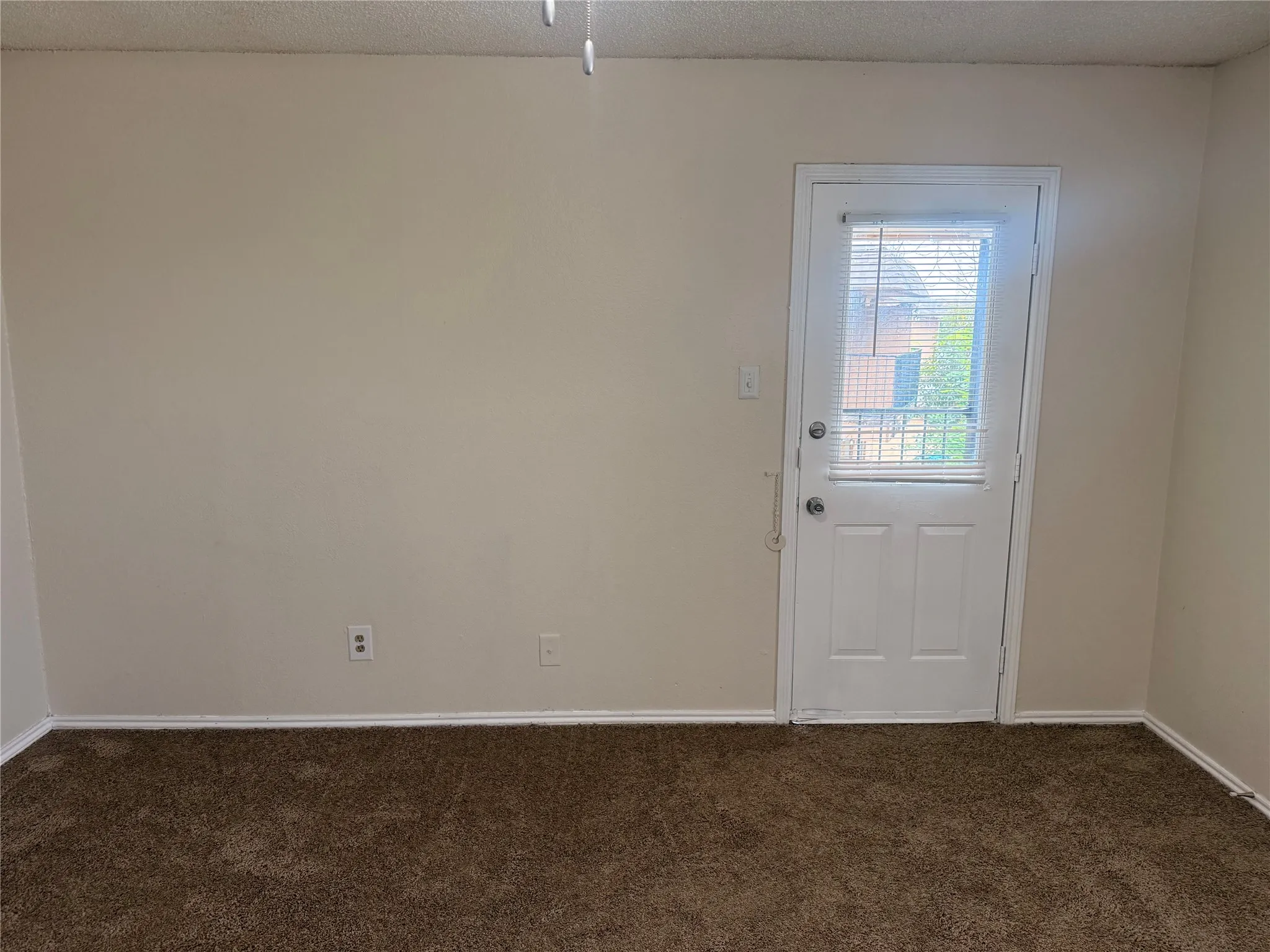 Duplex For Rent in Tarrant County , 6316 Woodmont Court, Fort Worth, Texas 76133, 2 Bedroom, 2 Bathroom, 1 Garage spaces, 1,124 Sqft, built in 1983, mls#21303993, Real Estate Agent in Fort Worth, Homes For Rent in Tarrant county, Homes For Rent in Fort Worth, Realtor in Fort Worth Texas, Real Estate Brokerage Independent Realty Texas, Luminita Cordes Realtor