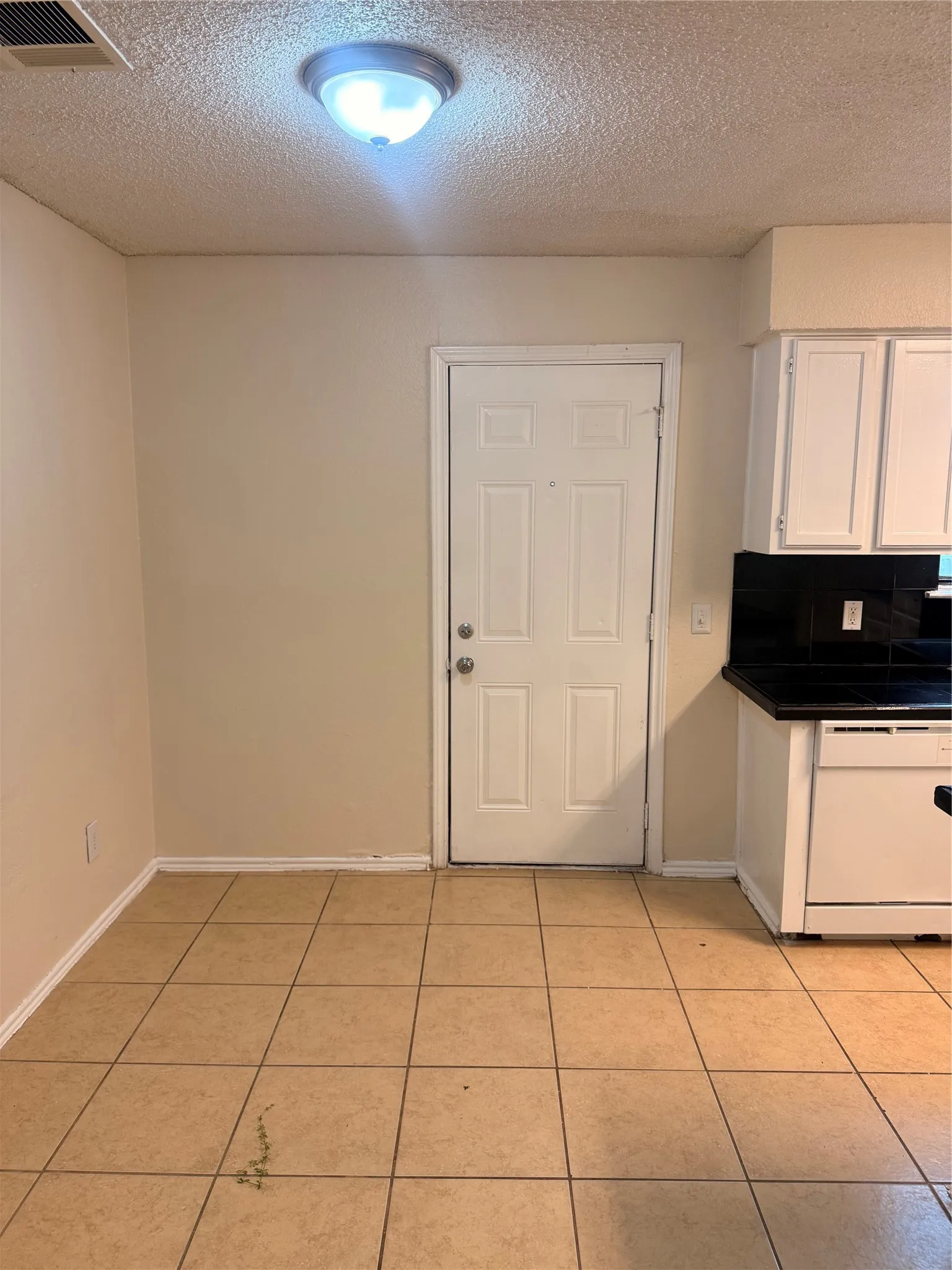 Duplex For Rent in Tarrant County , 6316 Woodmont Court, Fort Worth, Texas 76133, 2 Bedroom, 2 Bathroom, 1 Garage spaces, 1,124 Sqft, built in 1983, mls#21303993, Real Estate Agent in Fort Worth, Homes For Rent in Tarrant county, Homes For Rent in Fort Worth, Realtor in Fort Worth Texas, Real Estate Brokerage Independent Realty Texas, Luminita Cordes Realtor