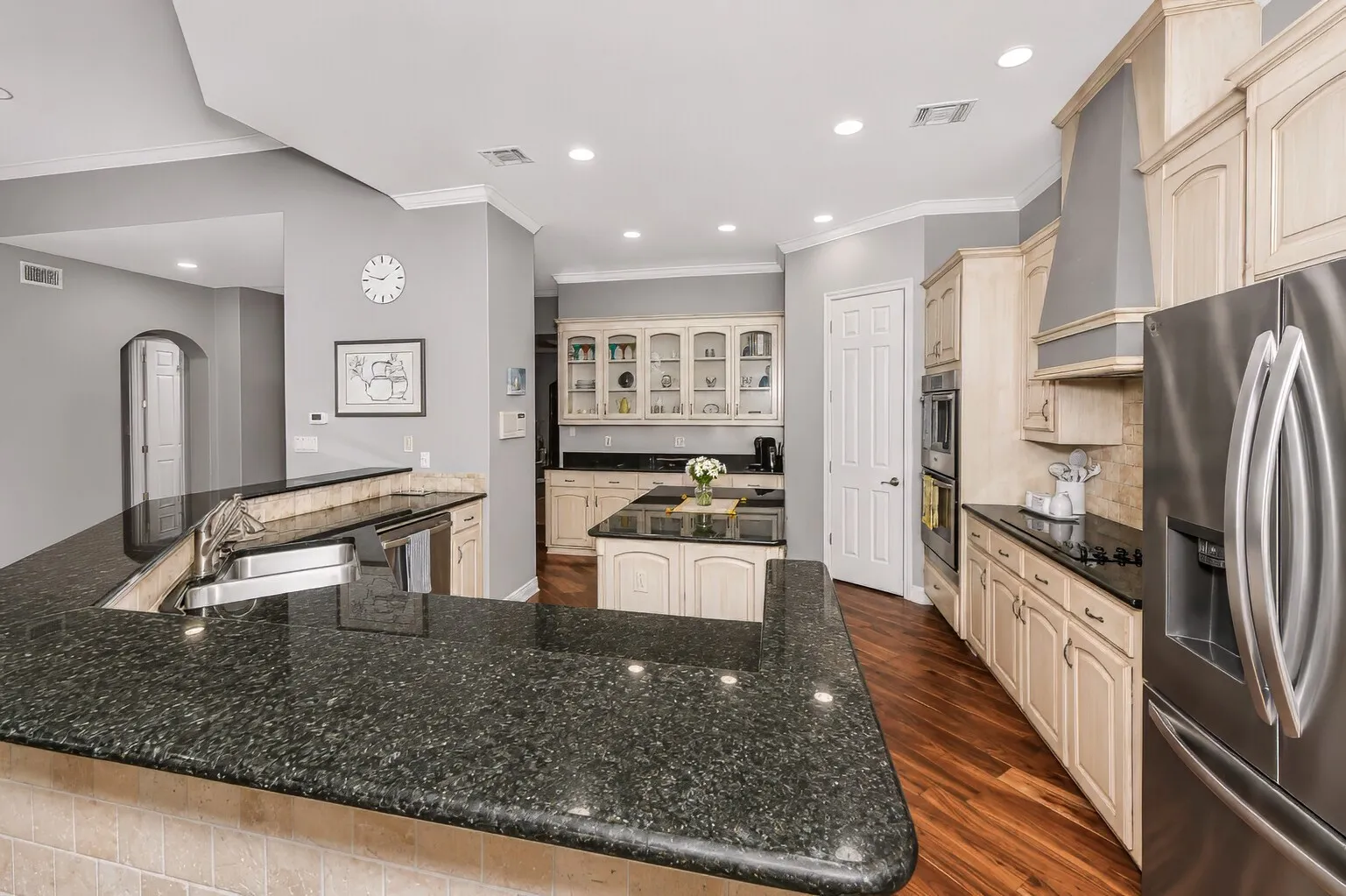 Single Family Residence For Sale in Tarrant County , 5974 River Bend Drive, Benbrook, Texas 76132, 4 Bedroom, 4 Bathroom, 2 Garage spaces, 4,276 Sqft, built in 2002, mls#21301562, Real Estate Agent in Benbrook, Homes For Sale in Tarrant county, Homes For Sale in Benbrook, Realtor in Benbrook Texas, Real Estate Brokerage Independent Realty Texas, Luminita Cordes Realtor