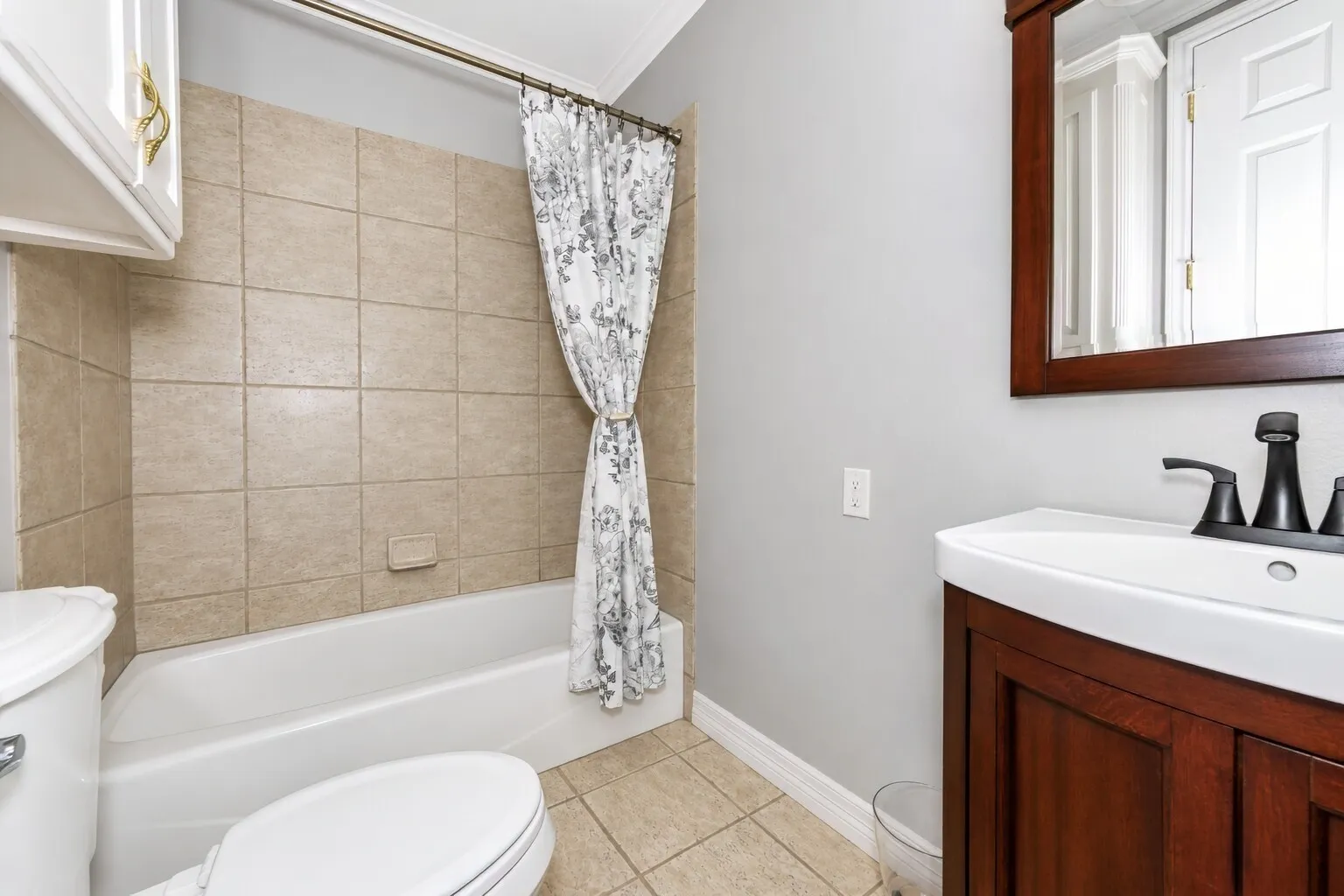 Guest bath one of 4 bath rooms