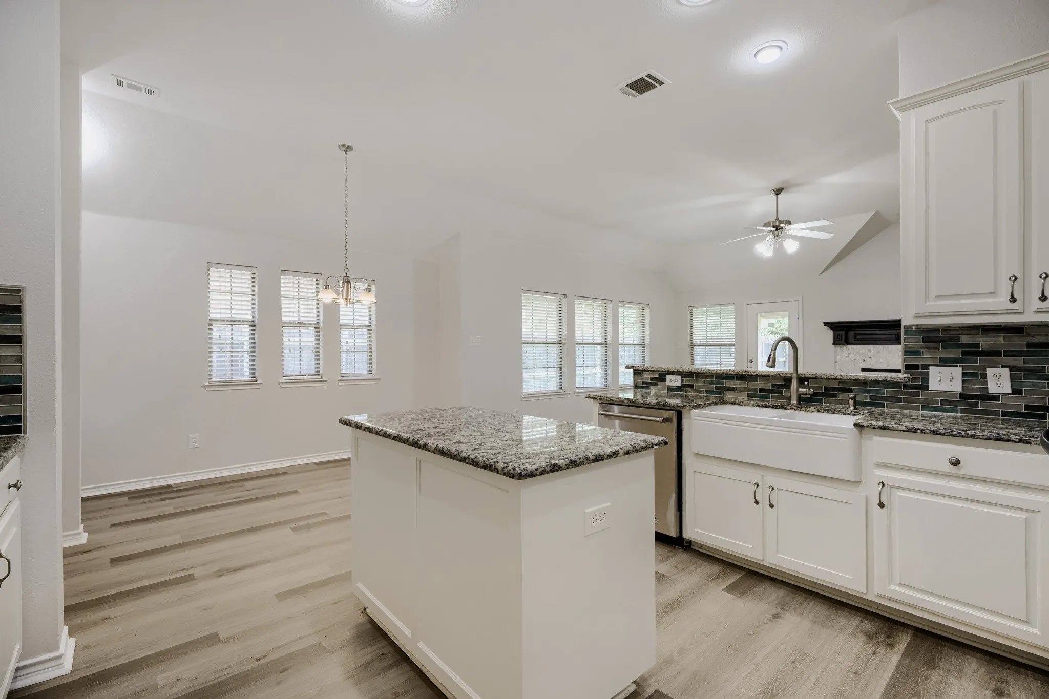 Single Family Residence For Sale in Collin County , 5712 Broken Spur, Mc Kinney, Texas 75070, 3 Bedroom, 2 Bathroom, 2 Garage spaces, 1,779 Sqft, built in 2007, mls#21141484, Real Estate Agent in Mc Kinney, Homes For Sale in Collin county, Homes For Sale in Mc Kinney, Realtor in Mc Kinney Texas, Real Estate Brokerage Independent Realty Texas, Luminita Cordes Realtor