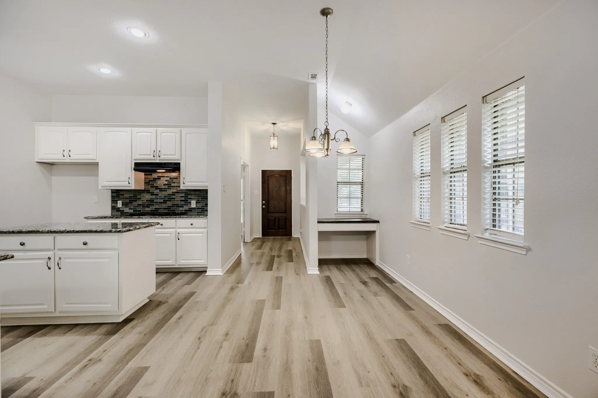 Single Family Residence For Sale in Collin County , 5712 Broken Spur, Mc Kinney, Texas 75070, 3 Bedroom, 2 Bathroom, 2 Garage spaces, 1,779 Sqft, built in 2007, mls#21141484, Real Estate Agent in Mc Kinney, Homes For Sale in Collin county, Homes For Sale in Mc Kinney, Realtor in Mc Kinney Texas, Real Estate Brokerage Independent Realty Texas, Luminita Cordes Realtor