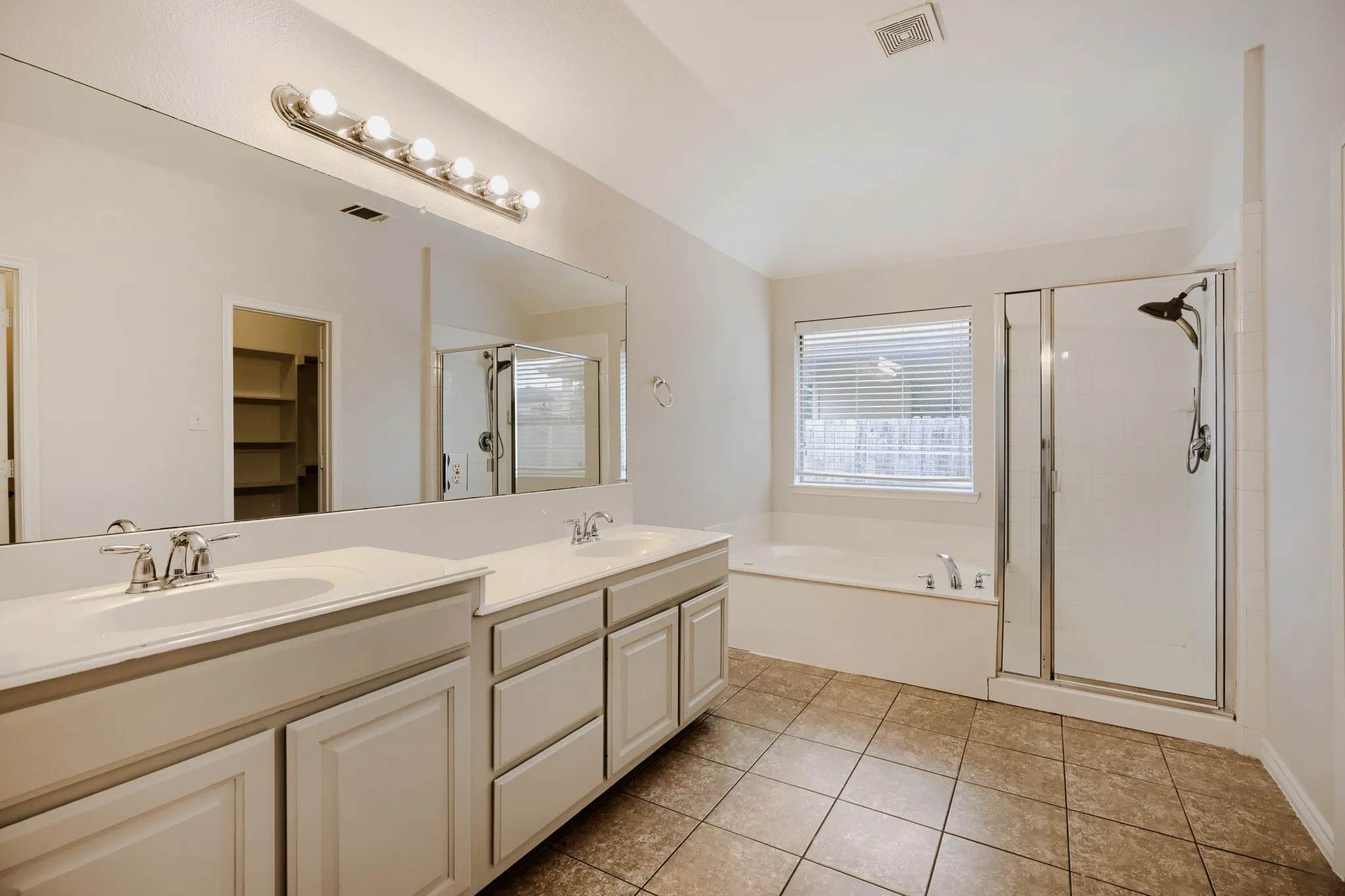 Single Family Residence For Sale in Collin County , 5712 Broken Spur, Mc Kinney, Texas 75070, 3 Bedroom, 2 Bathroom, 2 Garage spaces, 1,779 Sqft, built in 2007, mls#21141484, Real Estate Agent in Mc Kinney, Homes For Sale in Collin county, Homes For Sale in Mc Kinney, Realtor in Mc Kinney Texas, Real Estate Brokerage Independent Realty Texas, Luminita Cordes Realtor
