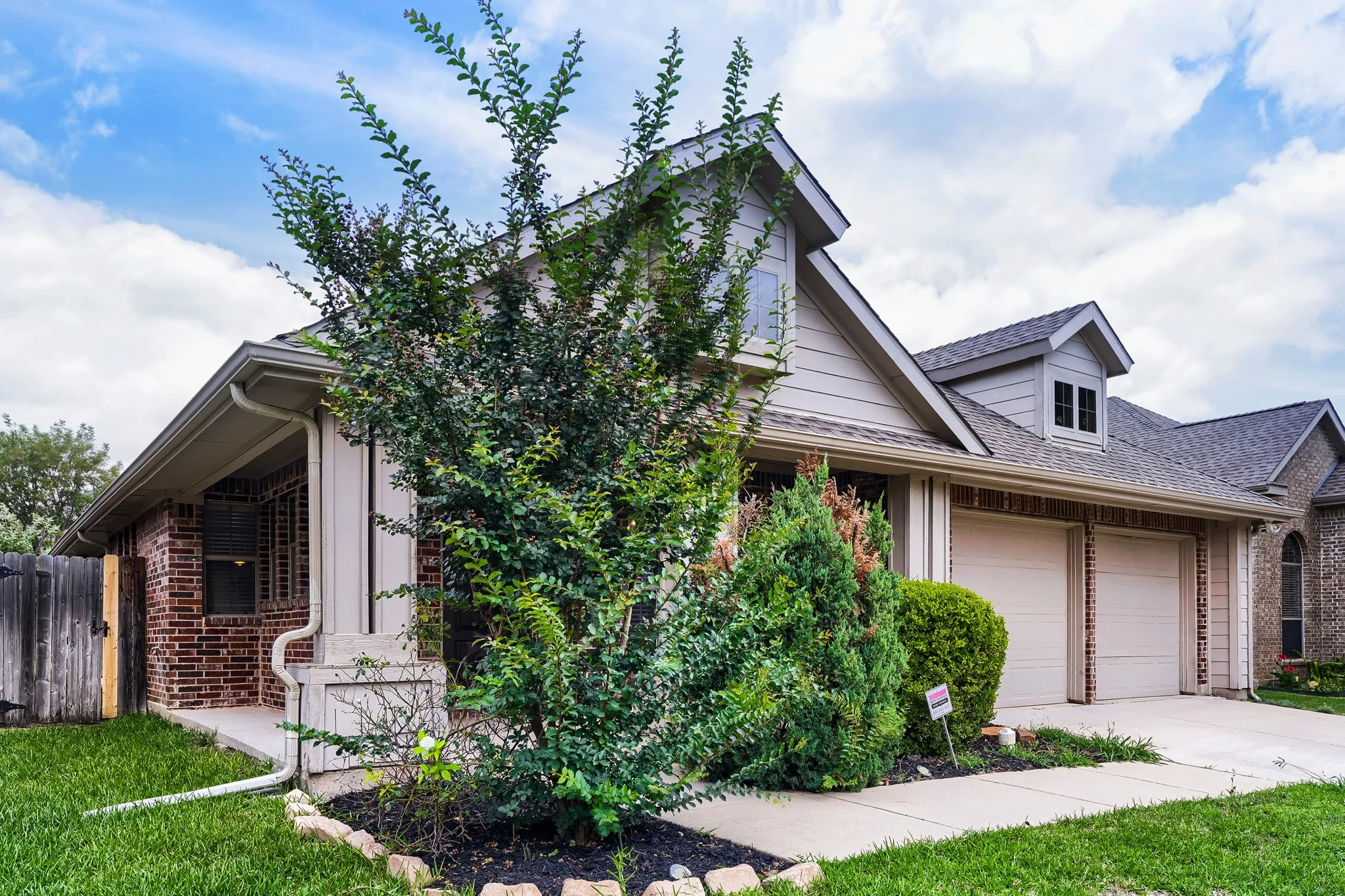 Single Family Residence For Sale in Collin County , 5712 Broken Spur, Mc Kinney, Texas 75070, 3 Bedroom, 2 Bathroom, 2 Garage spaces, 1,779 Sqft, built in 2007, mls#21141484, Real Estate Agent in Mc Kinney, Homes For Sale in Collin county, Homes For Sale in Mc Kinney, Realtor in Mc Kinney Texas, Real Estate Brokerage Independent Realty Texas, Luminita Cordes Realtor