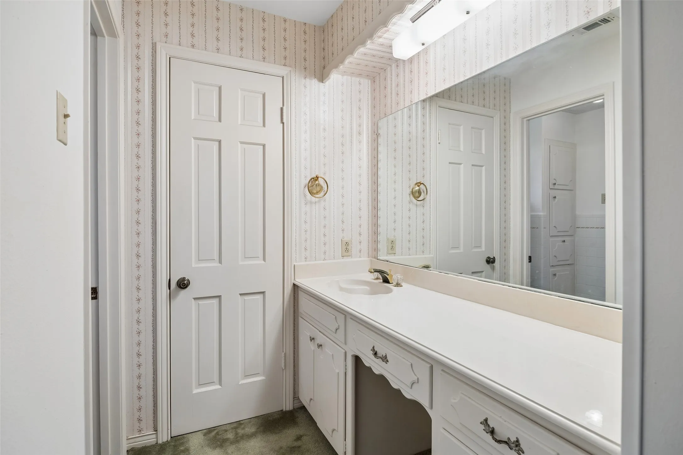 Single Family Residence For Sale in Dallas County , 510 W Malloy Bridge Road, Seagoville, Texas 75159, 4 Bedroom, 5 Bathroom, 8 Garage spaces, 4,341 Sqft, built in 1967, mls#21301588, Real Estate Agent in Seagoville, Homes For Sale in Dallas county, Homes For Sale in Seagoville, Realtor in Seagoville Texas, Real Estate Brokerage Independent Realty Texas, Luminita Cordes Realtor