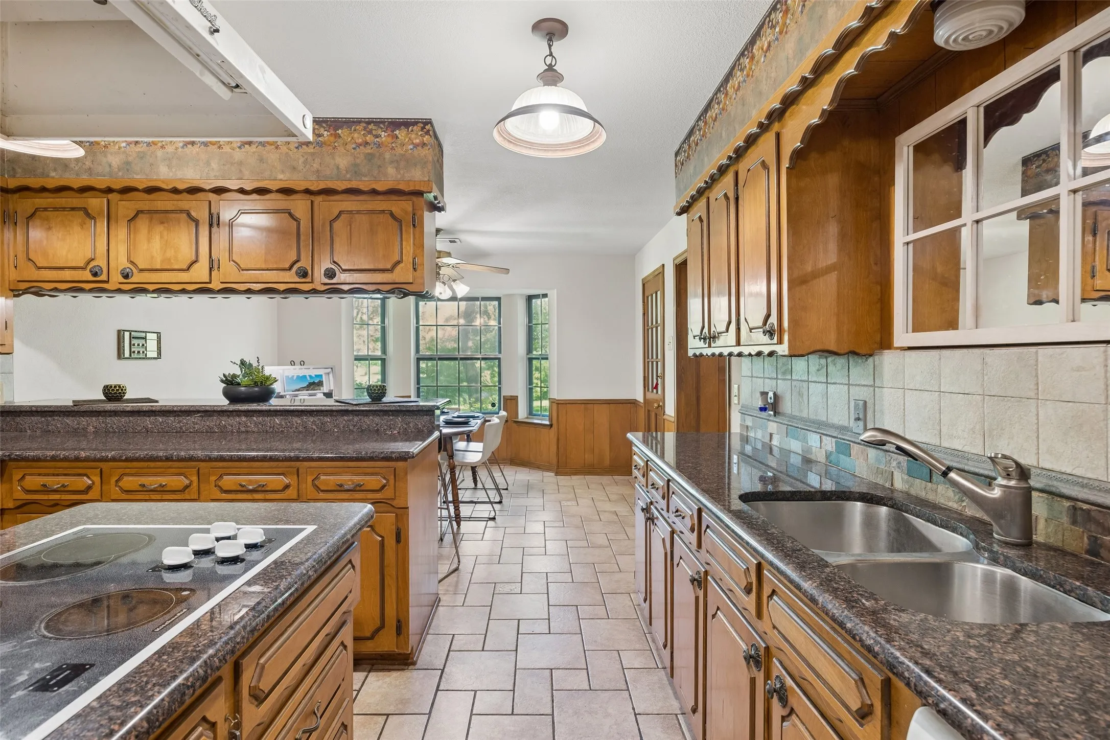 Single Family Residence For Sale in Dallas County , 510 W Malloy Bridge Road, Seagoville, Texas 75159, 4 Bedroom, 5 Bathroom, 8 Garage spaces, 4,341 Sqft, built in 1967, mls#21301588, Real Estate Agent in Seagoville, Homes For Sale in Dallas county, Homes For Sale in Seagoville, Realtor in Seagoville Texas, Real Estate Brokerage Independent Realty Texas, Luminita Cordes Realtor