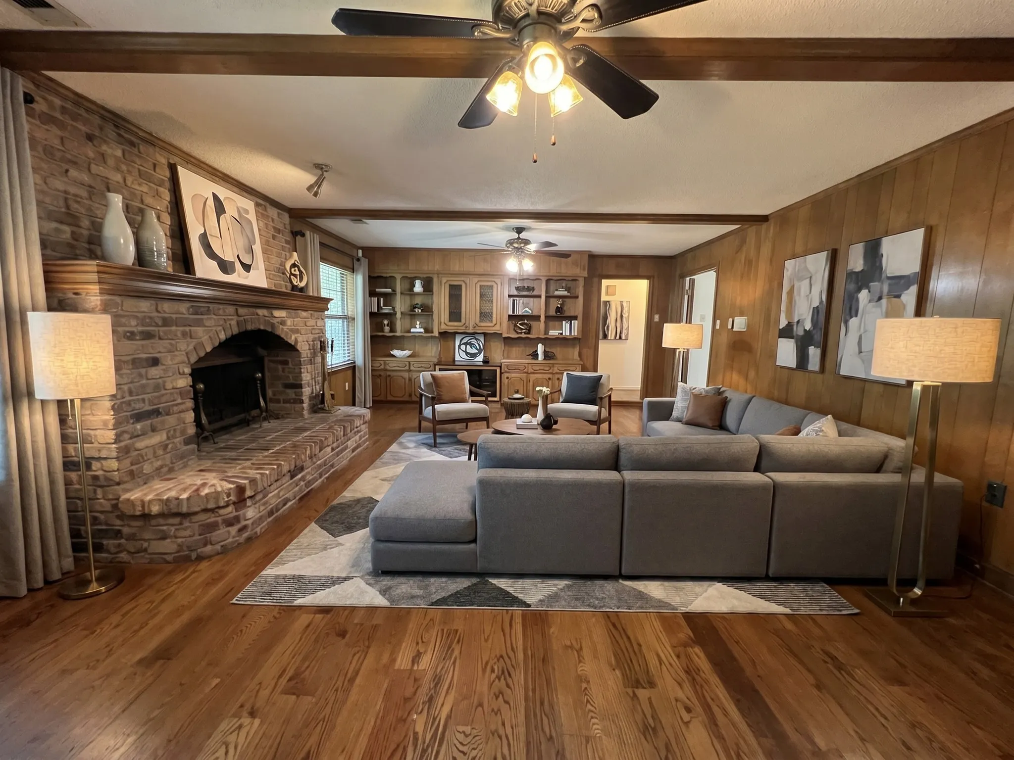 Single Family Residence For Sale in Dallas County , 510 W Malloy Bridge Road, Seagoville, Texas 75159, 4 Bedroom, 5 Bathroom, 8 Garage spaces, 4,341 Sqft, built in 1967, mls#21301588, Real Estate Agent in Seagoville, Homes For Sale in Dallas county, Homes For Sale in Seagoville, Realtor in Seagoville Texas, Real Estate Brokerage Independent Realty Texas, Luminita Cordes Realtor